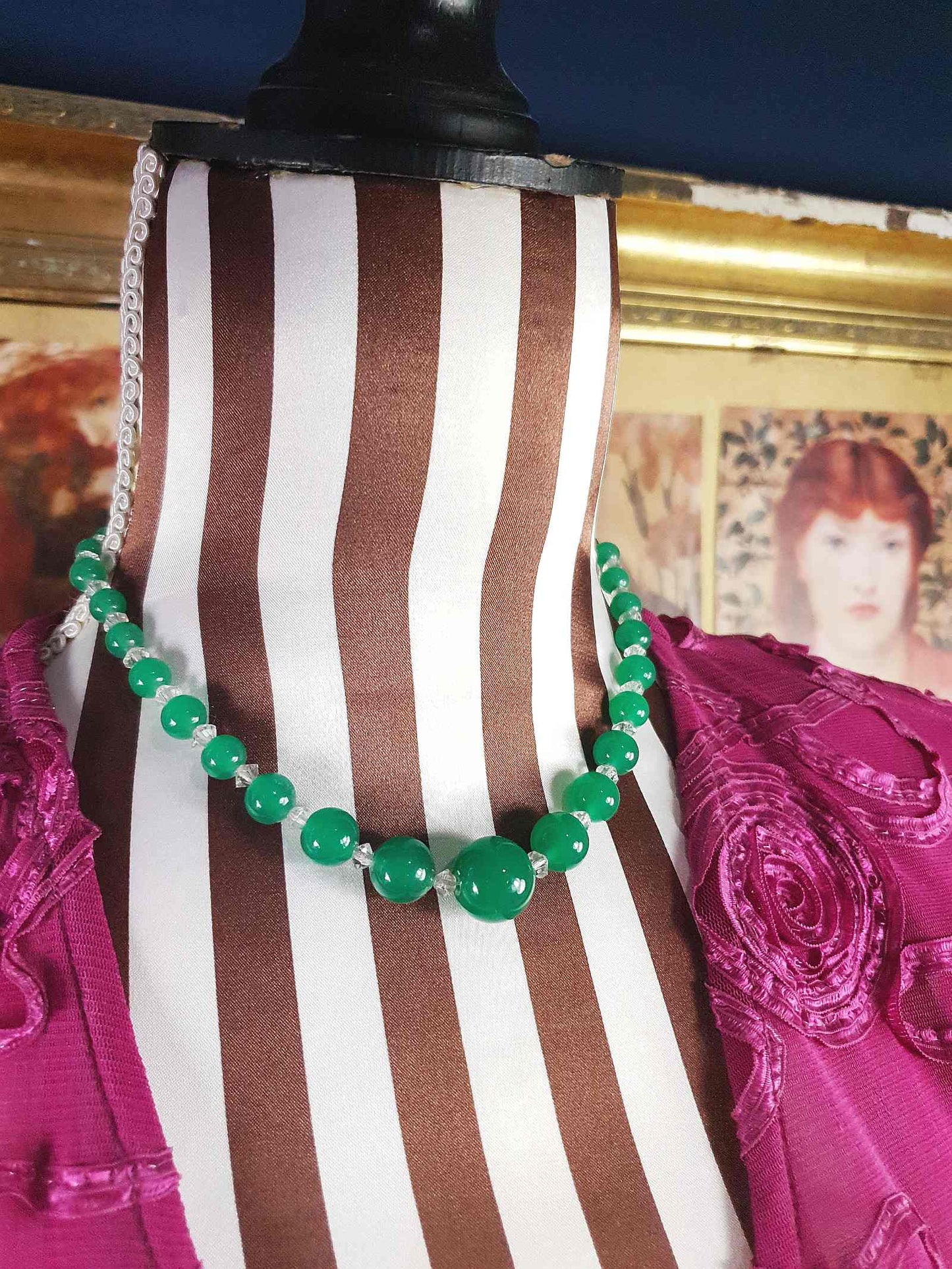 1920s Art Deco Vintage Green Glass Bead Necklace Graduated Antique Choker