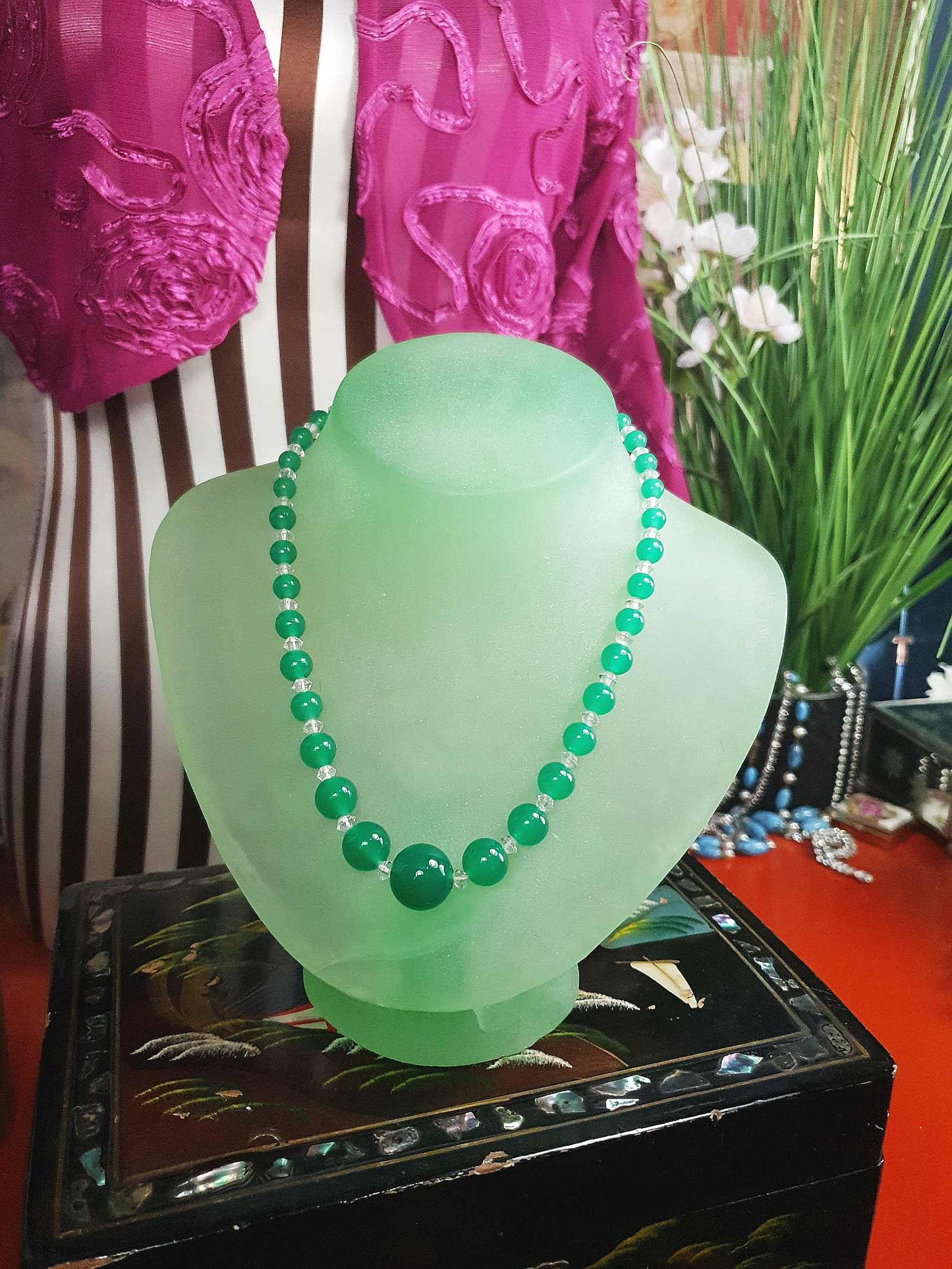 1920s Art Deco Vintage Green Glass Bead Necklace Graduated Antique Choker