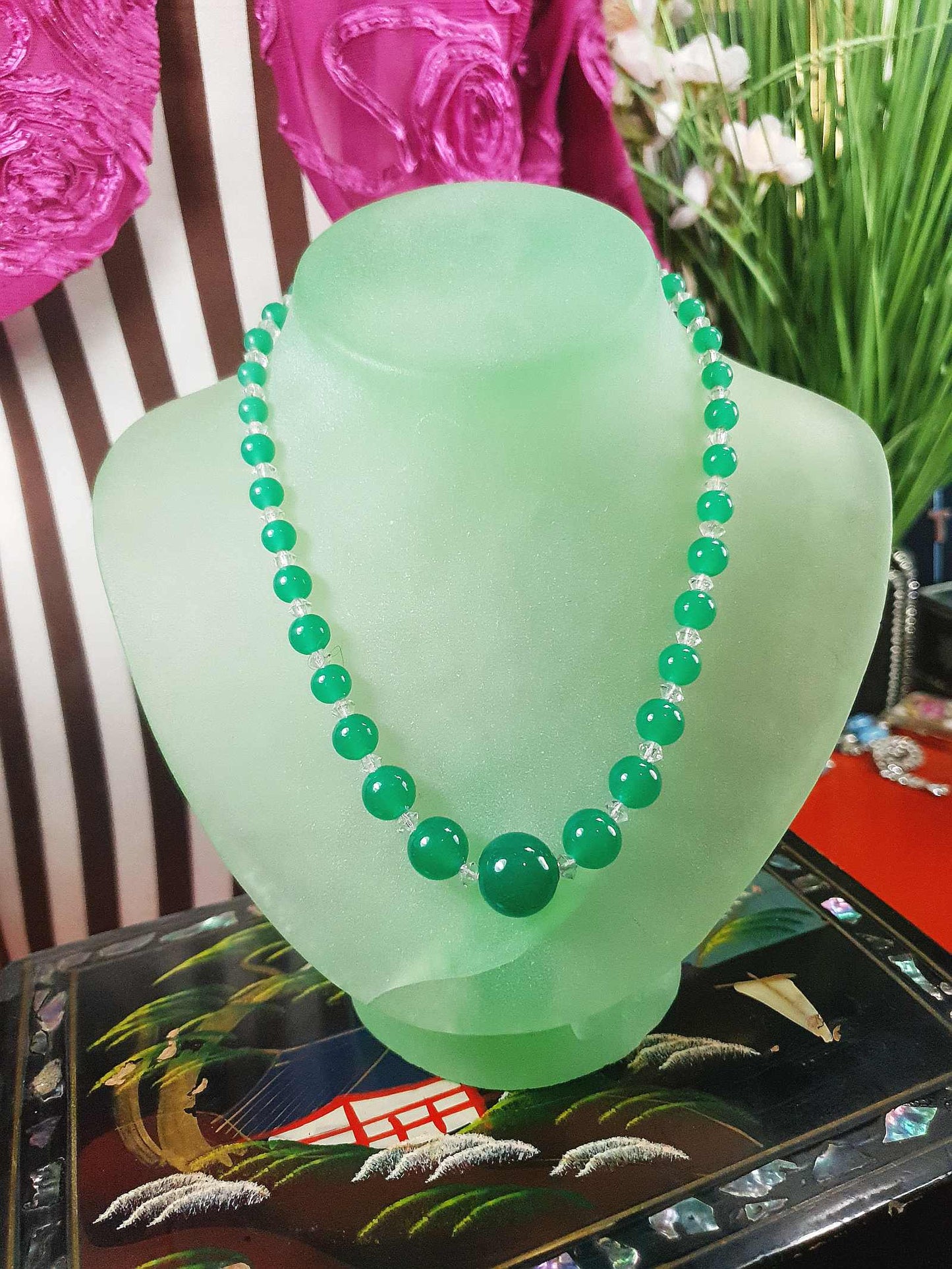 1920s Art Deco Vintage Green Glass Bead Necklace Graduated Antique Choker