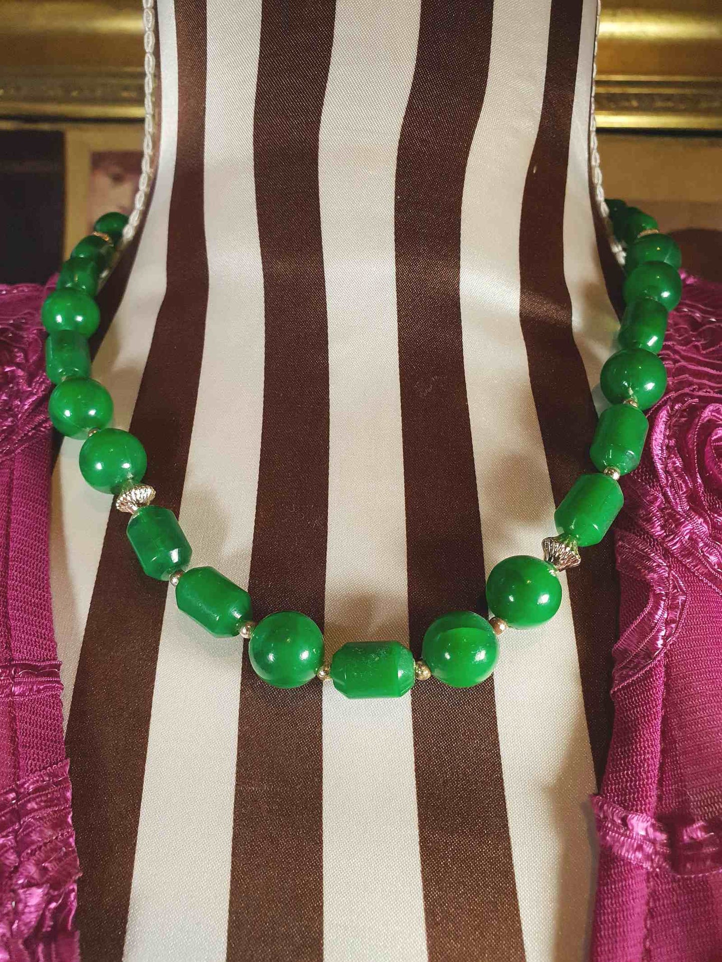 1970s Vintage Green Bead Necklace Retro