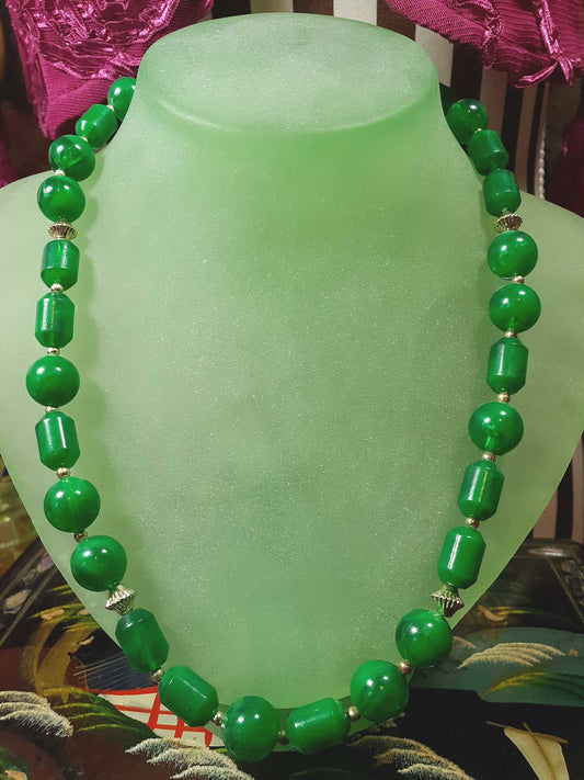 1970s Vintage Green Bead Necklace Retro