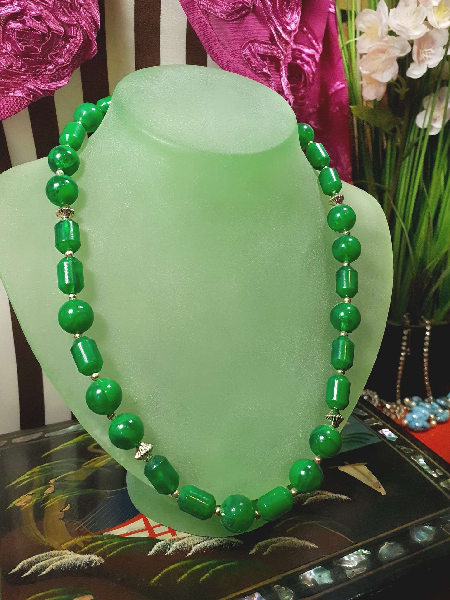 1970s Vintage Green Bead Necklace Retro