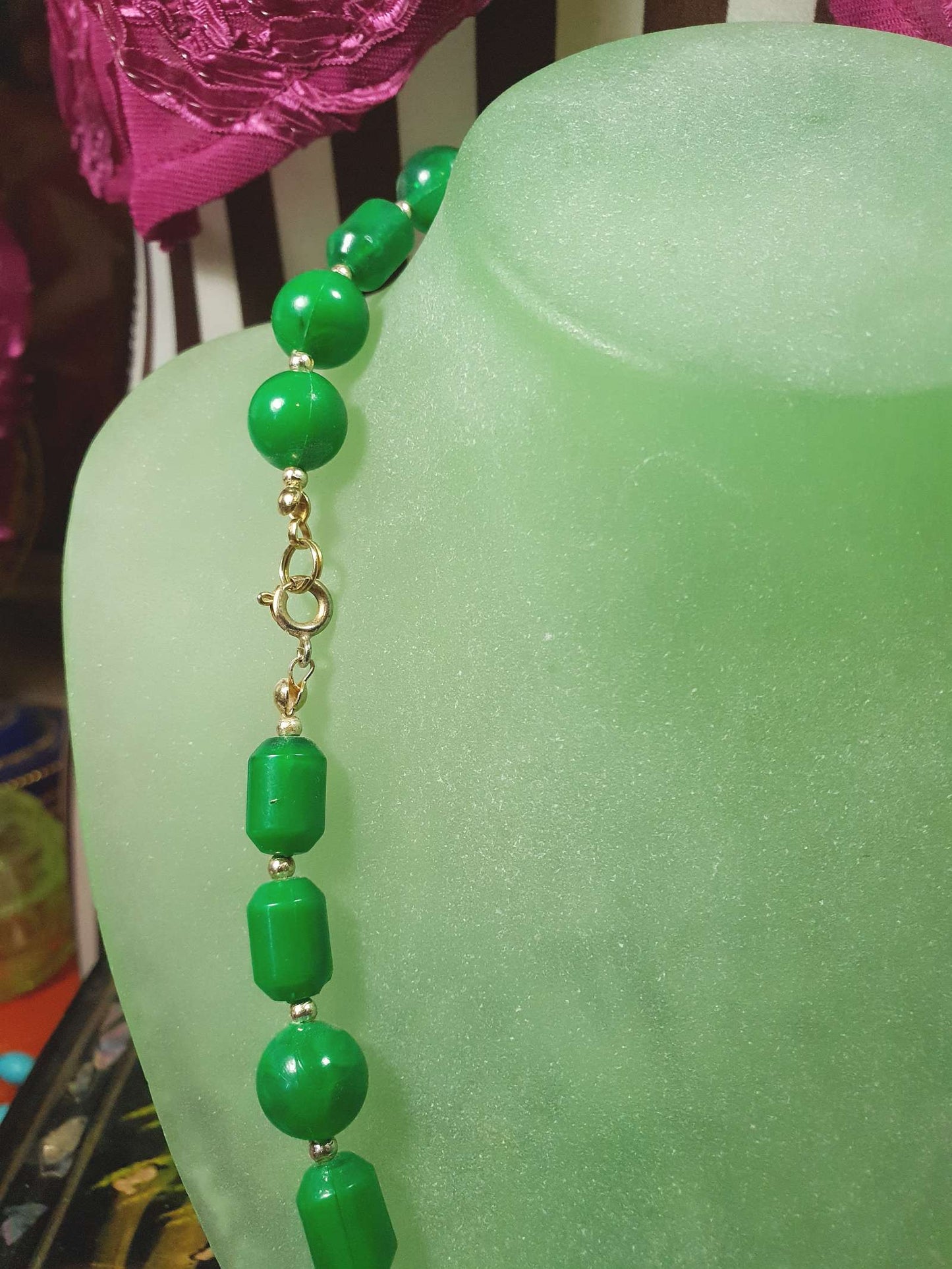 1970s Vintage Green Bead Necklace Retro