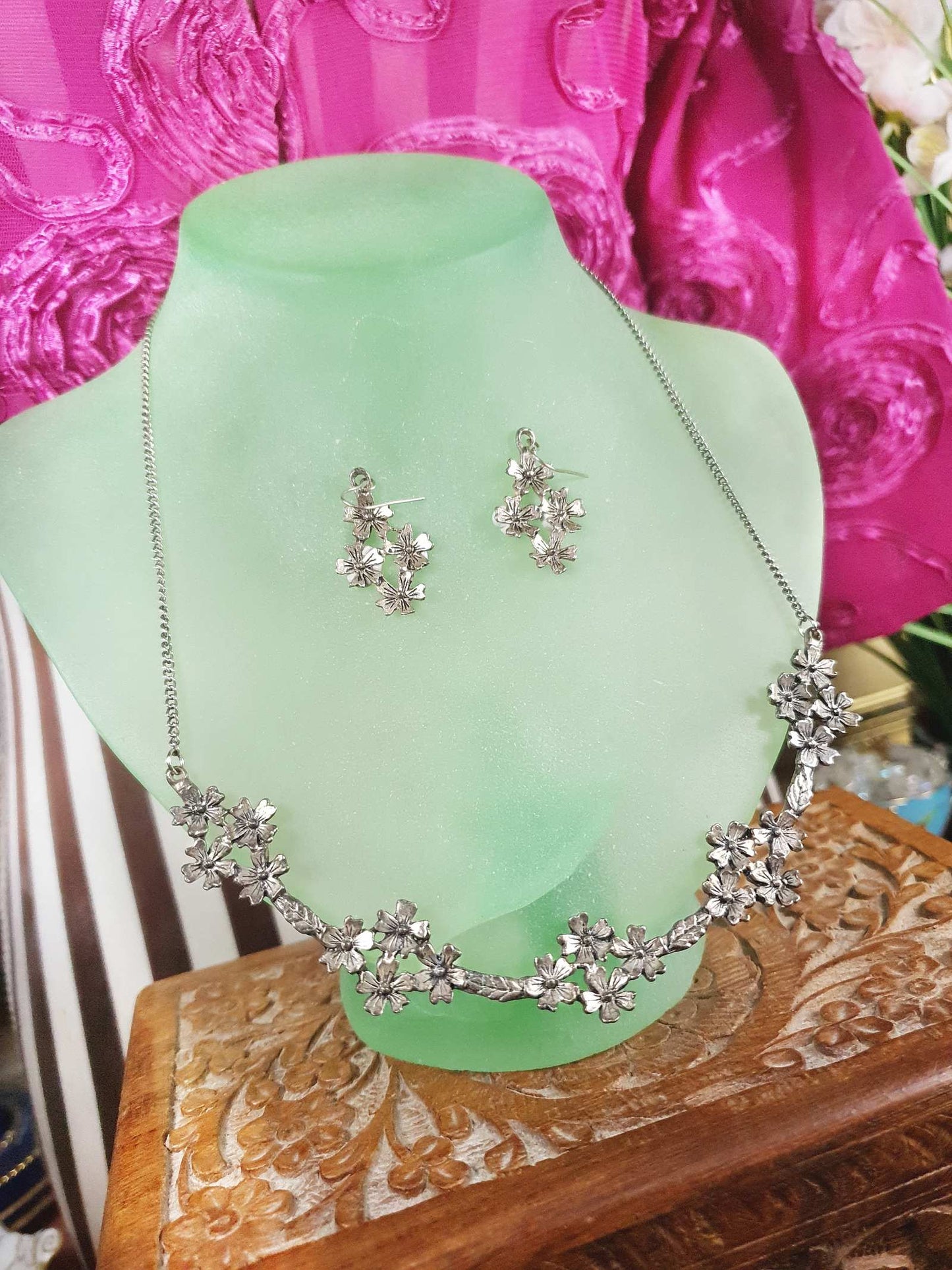Vintage Silver Tone Flower Necklace 1970s Retro Floral Demi Parure Jewellery Set