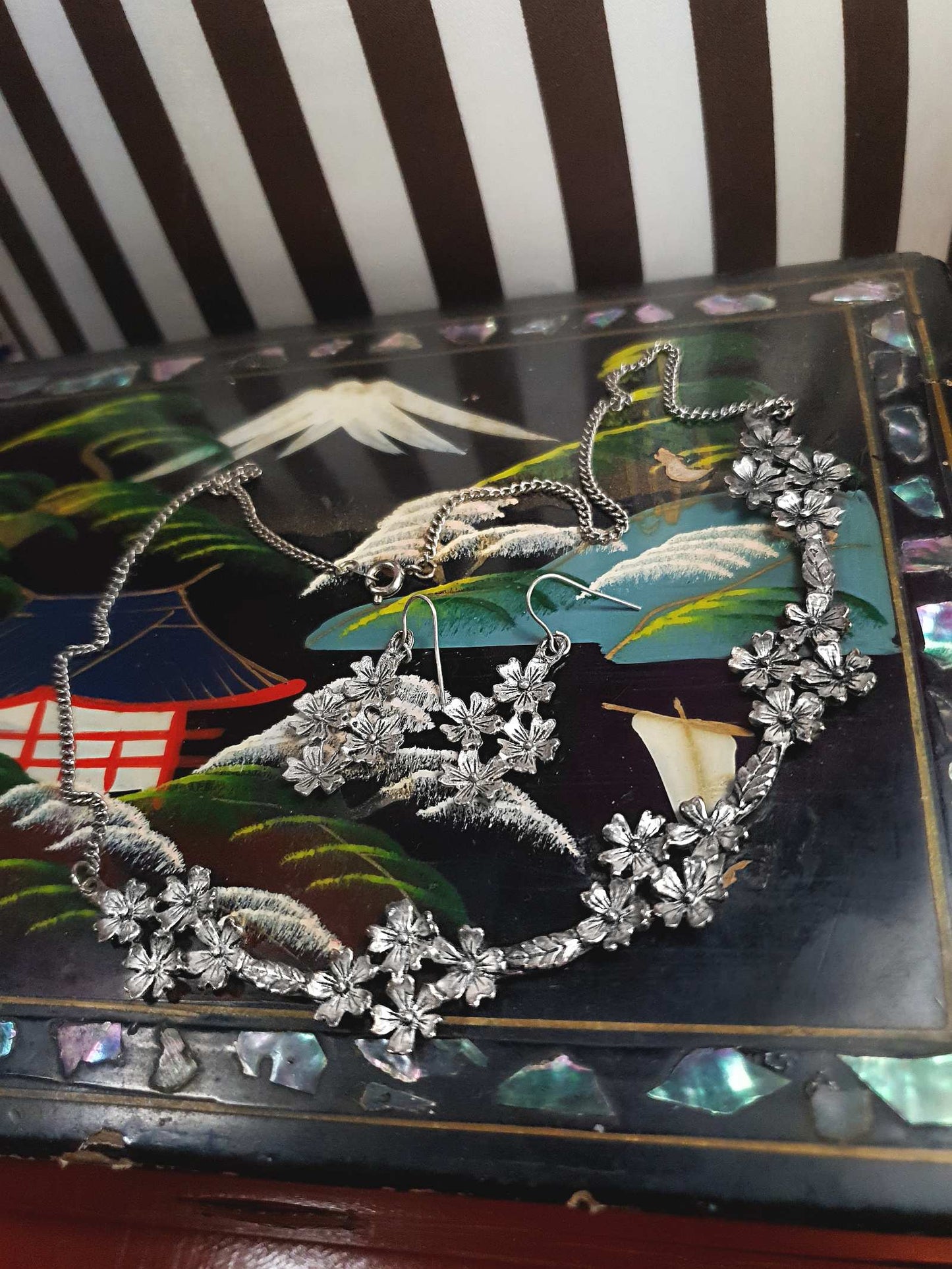 Vintage Silver Tone Flower Necklace 1970s Retro Floral Demi Parure Jewellery Set