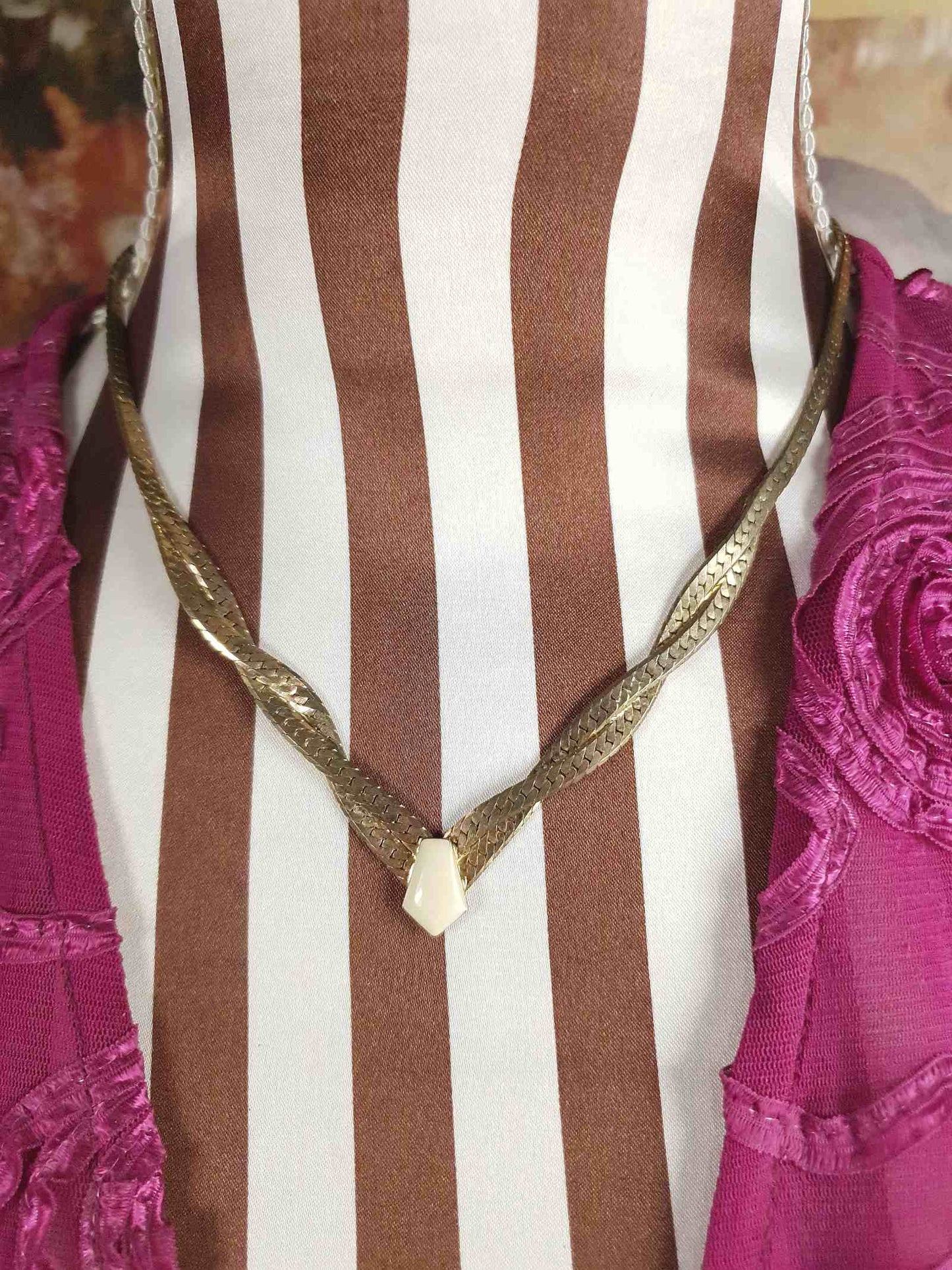 1970s Vintage Herringbone Chain Pendant Necklace Retro