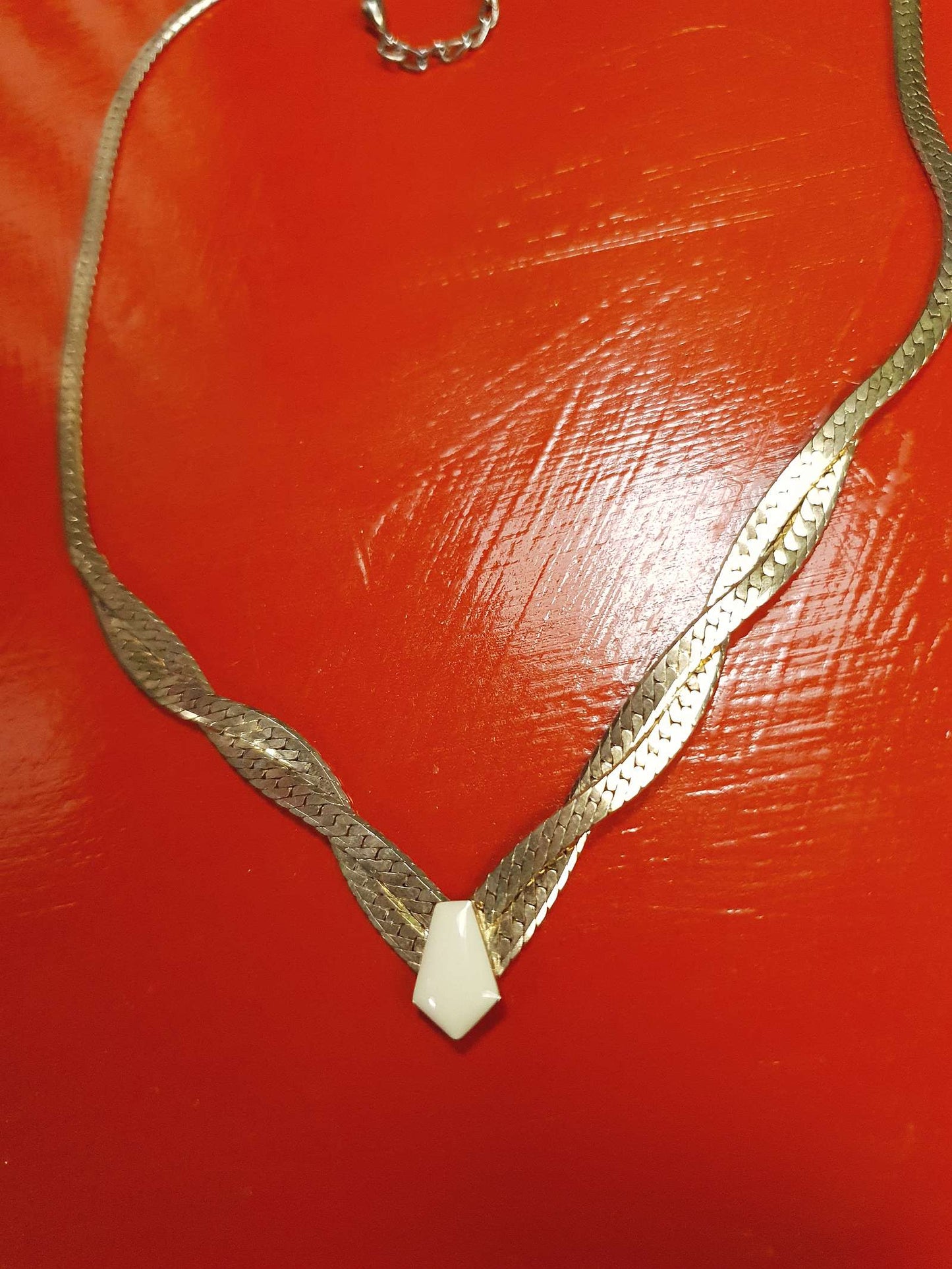 1970s Vintage Herringbone Chain Pendant Necklace Retro