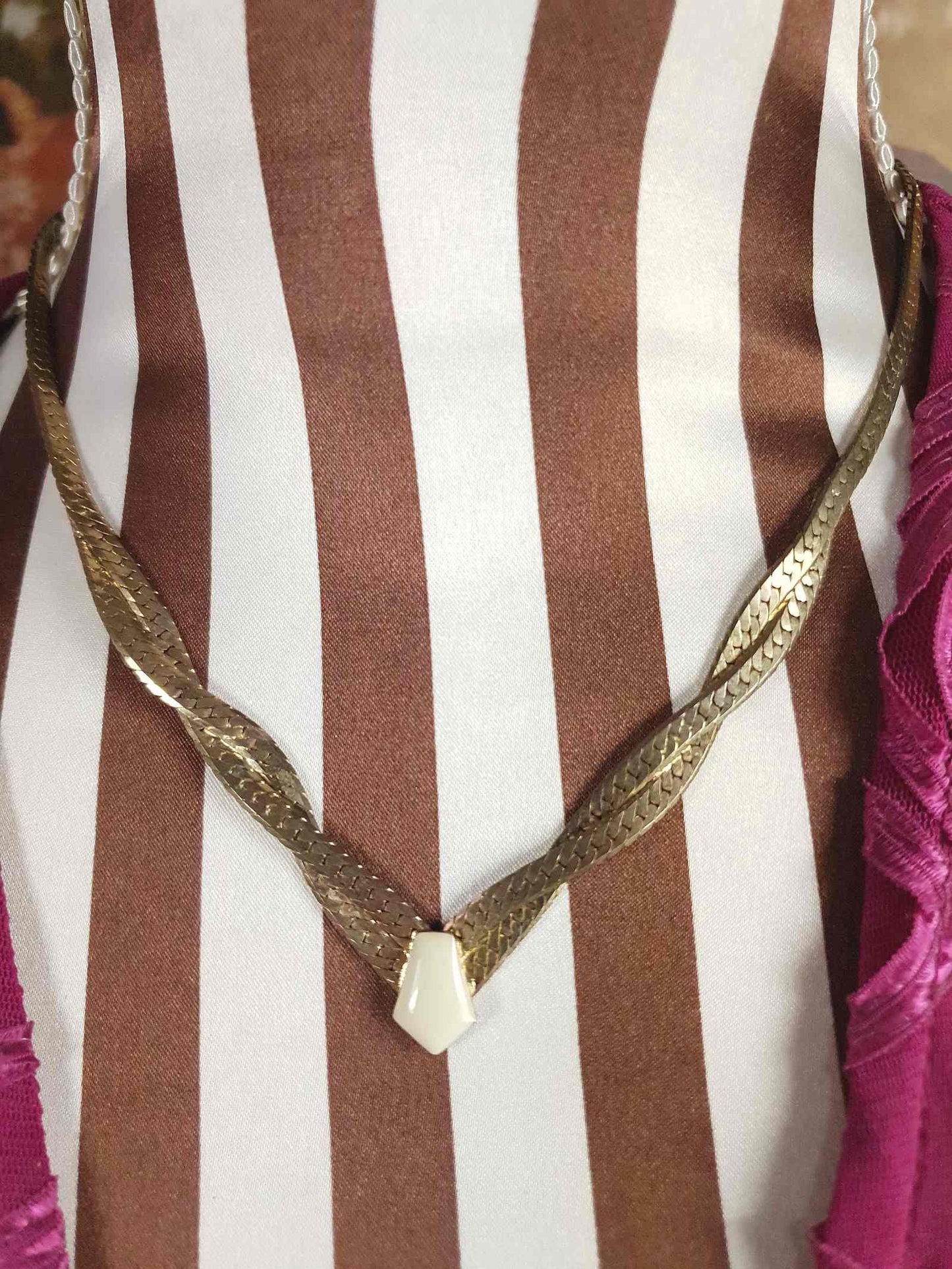 1970s Vintage Herringbone Chain Pendant Necklace Retro