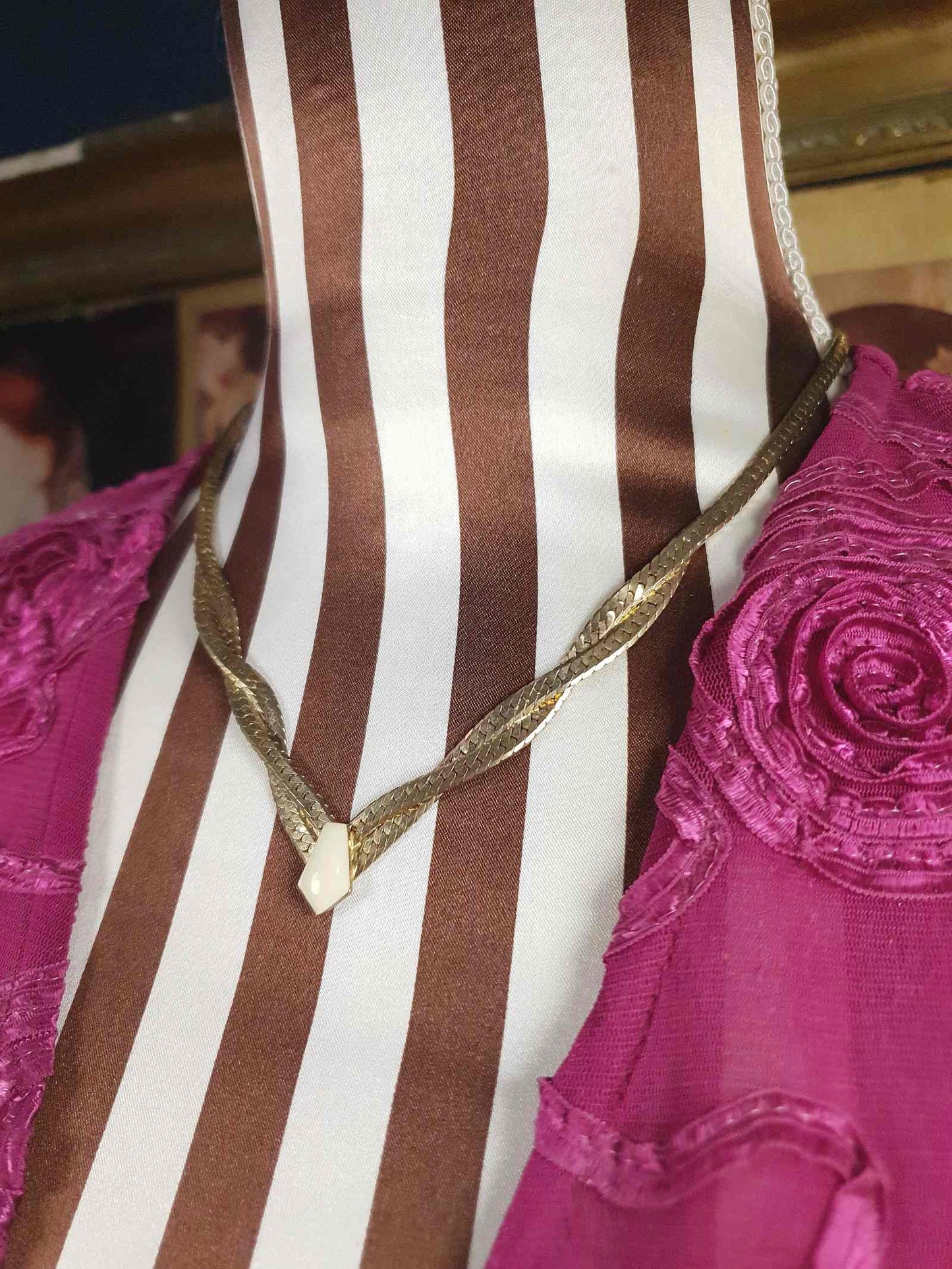 1970s Vintage Herringbone Chain Pendant Necklace Retro