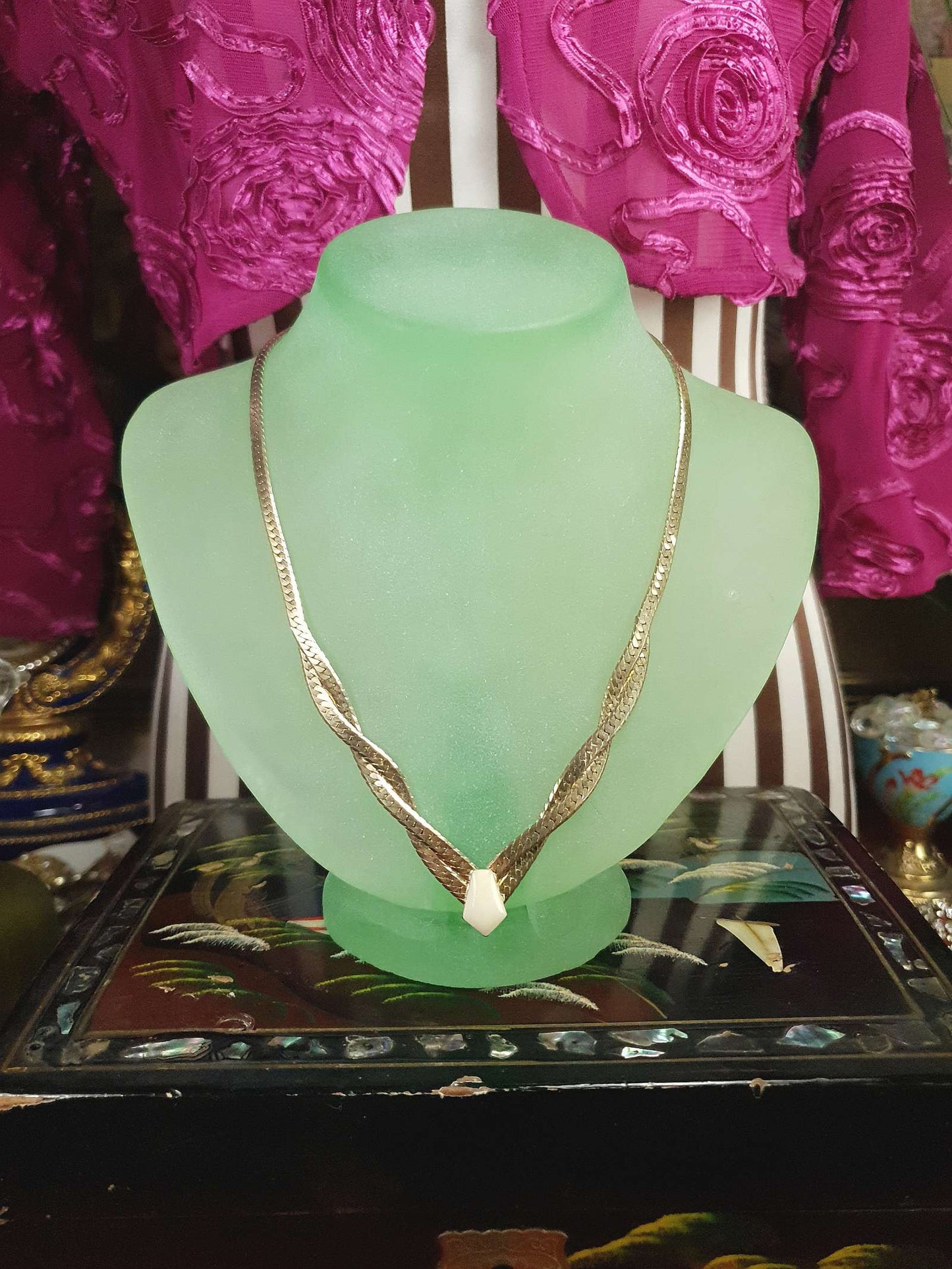 1970s Vintage Herringbone Chain Pendant Necklace Retro