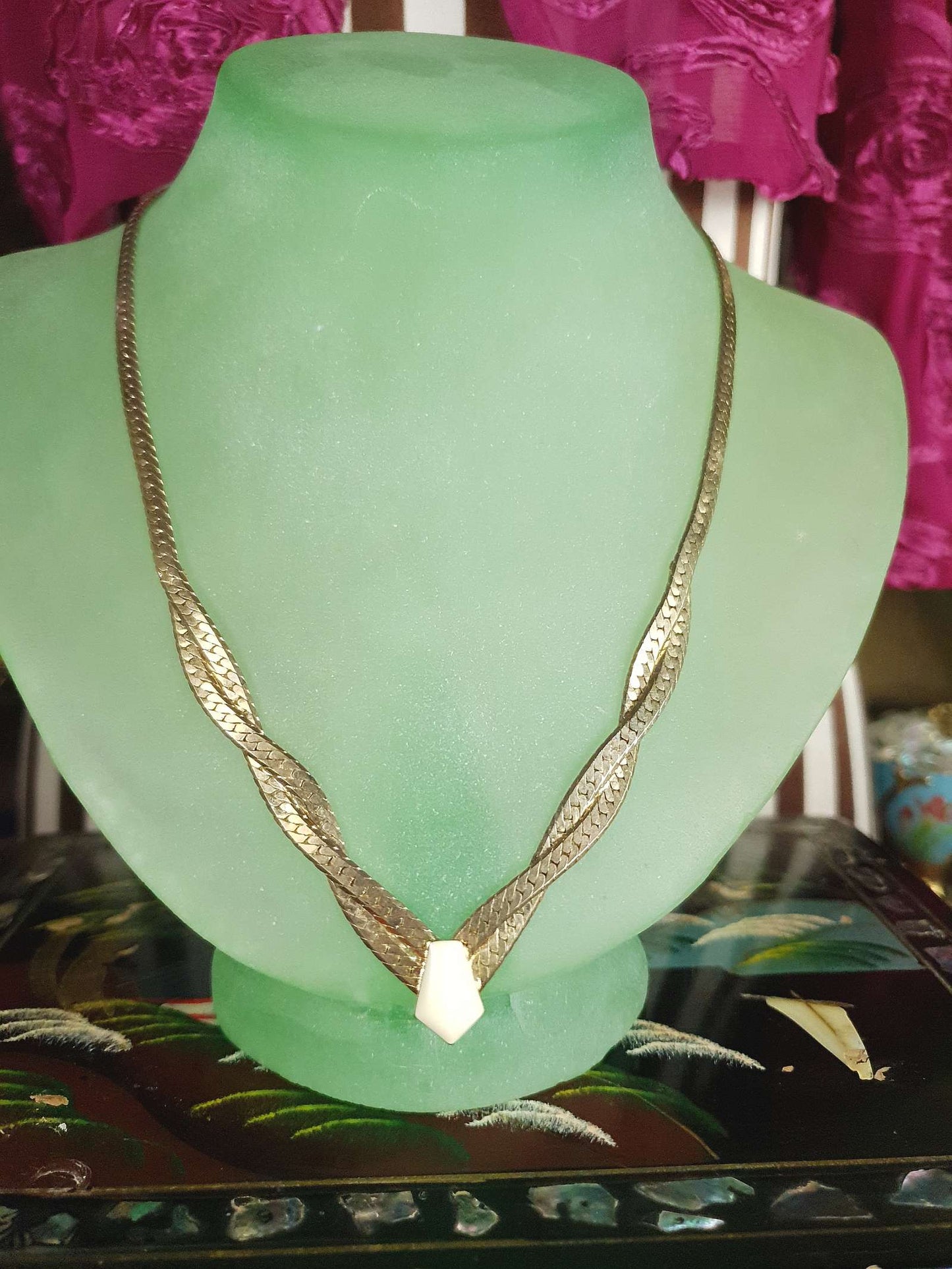 1970s Vintage Herringbone Chain Pendant Necklace Retro