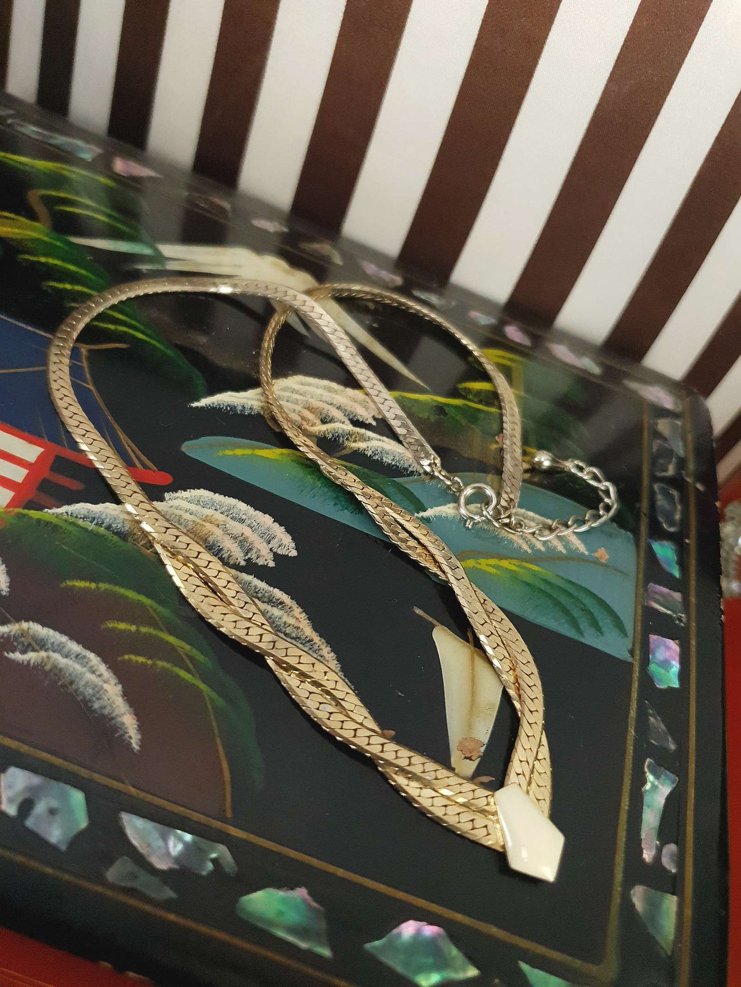 1970s Vintage Herringbone Chain Pendant Necklace Retro