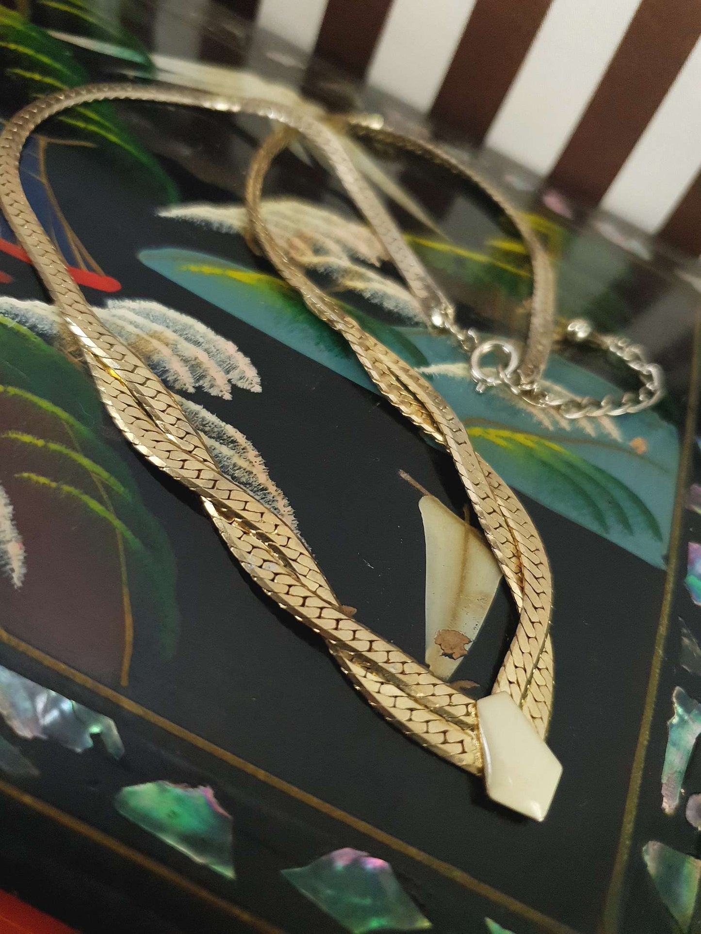 1970s Vintage Herringbone Chain Pendant Necklace Retro