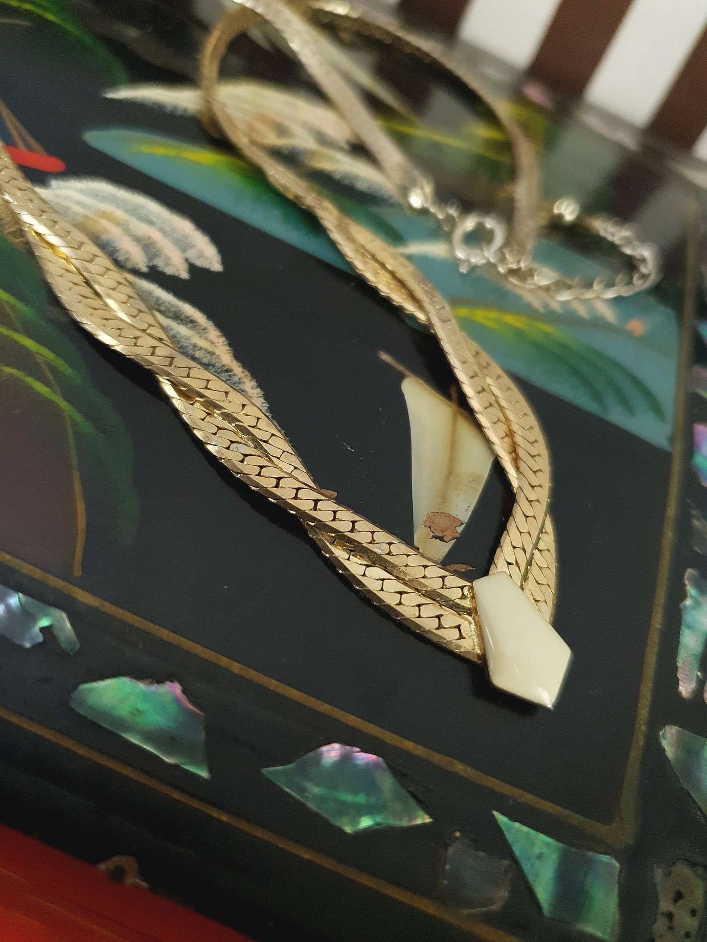 1970s Vintage Herringbone Chain Pendant Necklace Retro