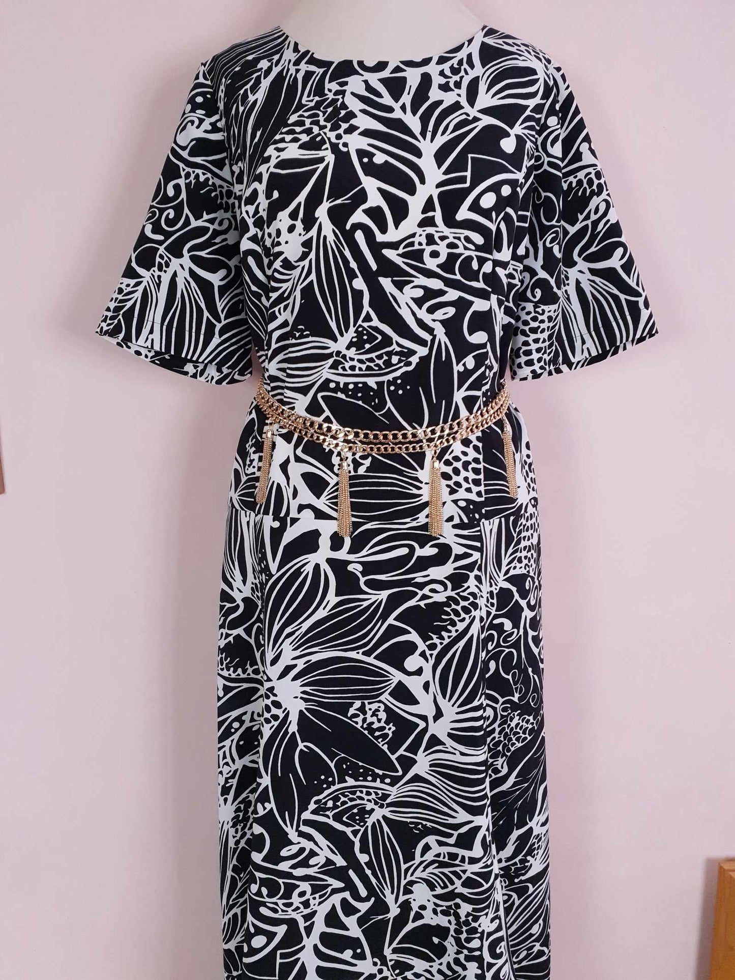 Vintage 1980s Day Dress Maxi Black & White Abstract Leaf Print Size 18