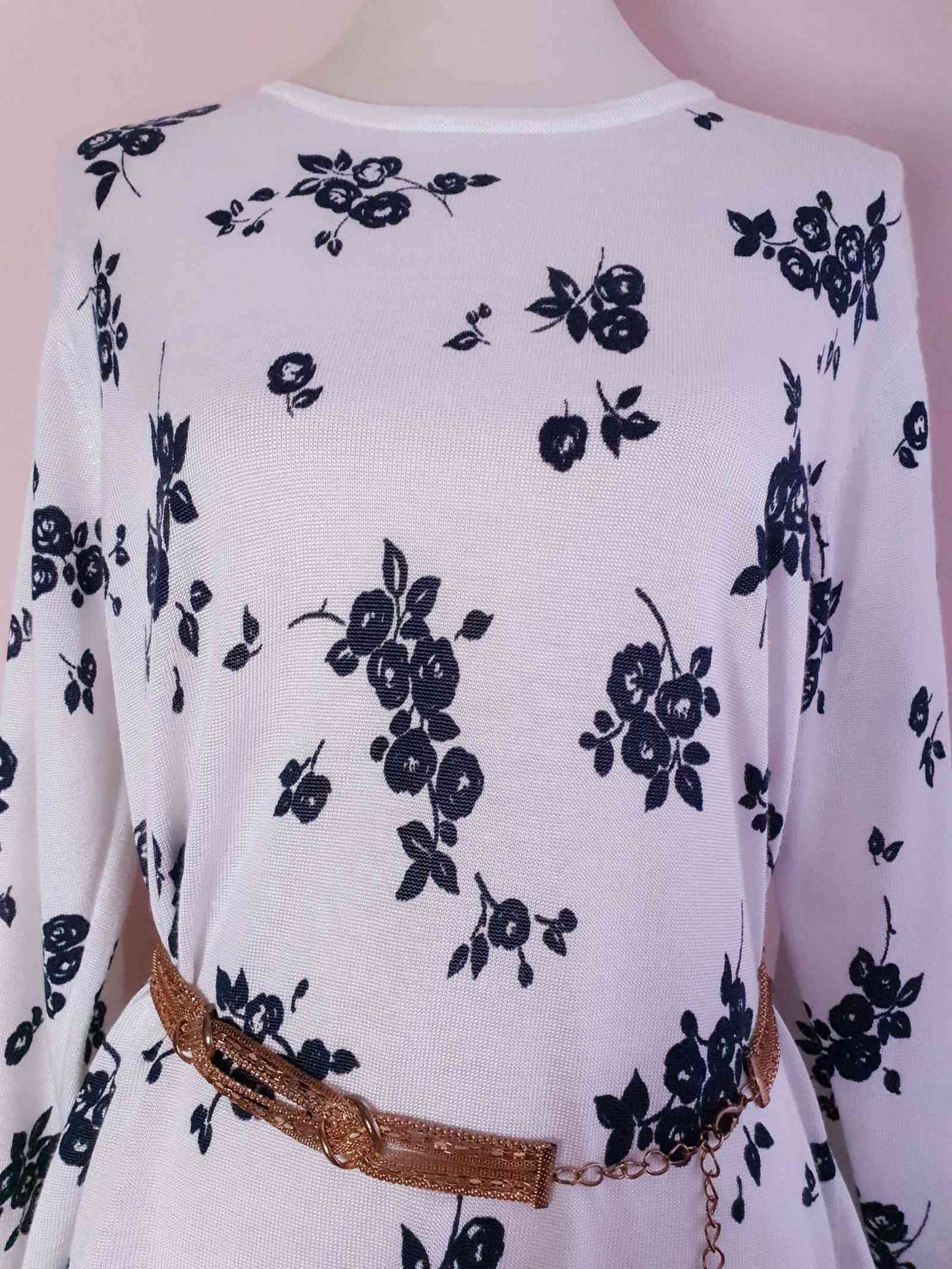 Pretty Pre-Loved 1980s Oversize White and Black Rose Floral Jumper