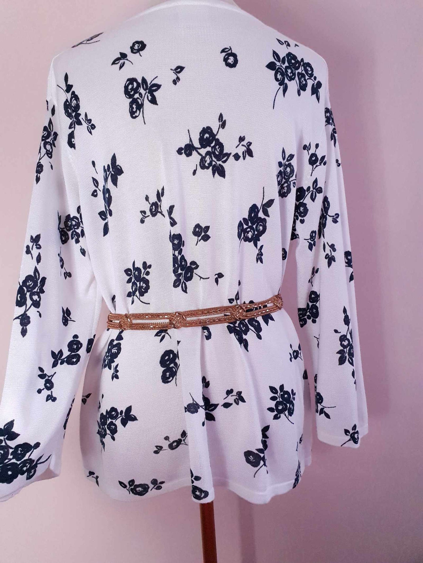 Pretty Pre-Loved 1980s Oversize White and Black Rose Floral Jumper