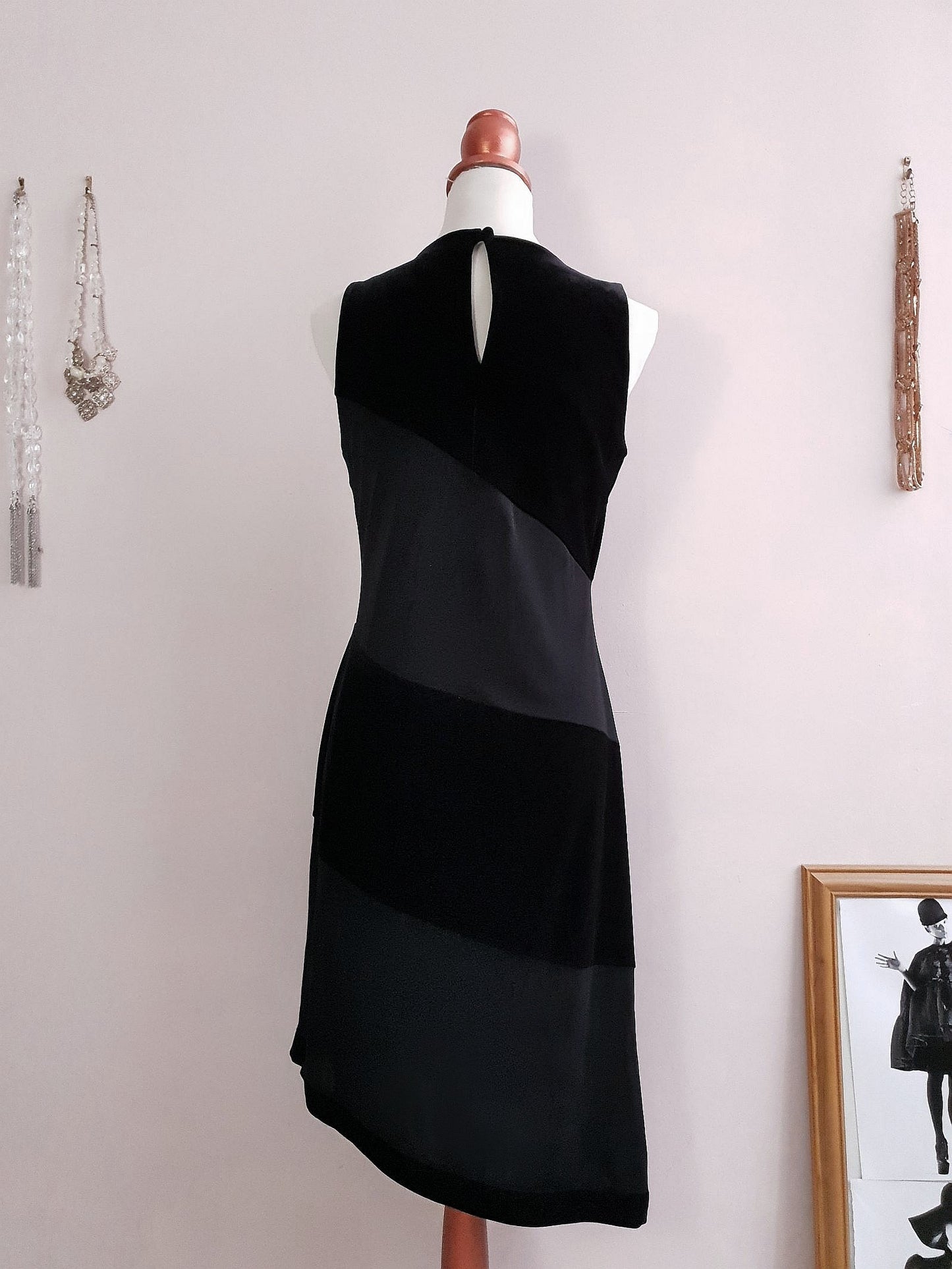 90s Vintage Black Velvet Shift Dress - Size 14 Cocktail Party Evening LBD