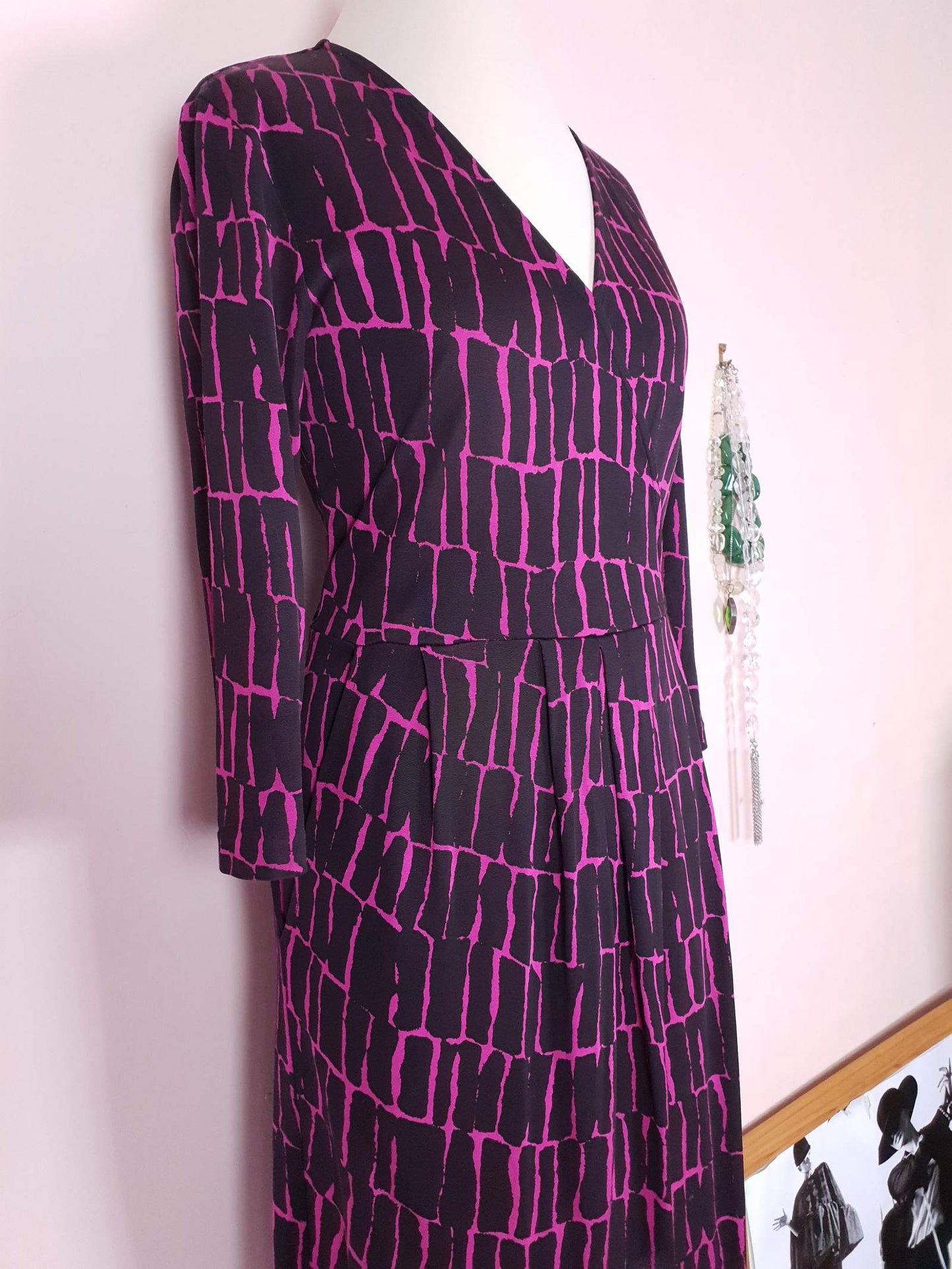 Jaeger Black and Pink Dress Midi Abstract Print Size 10 - Pre-owned