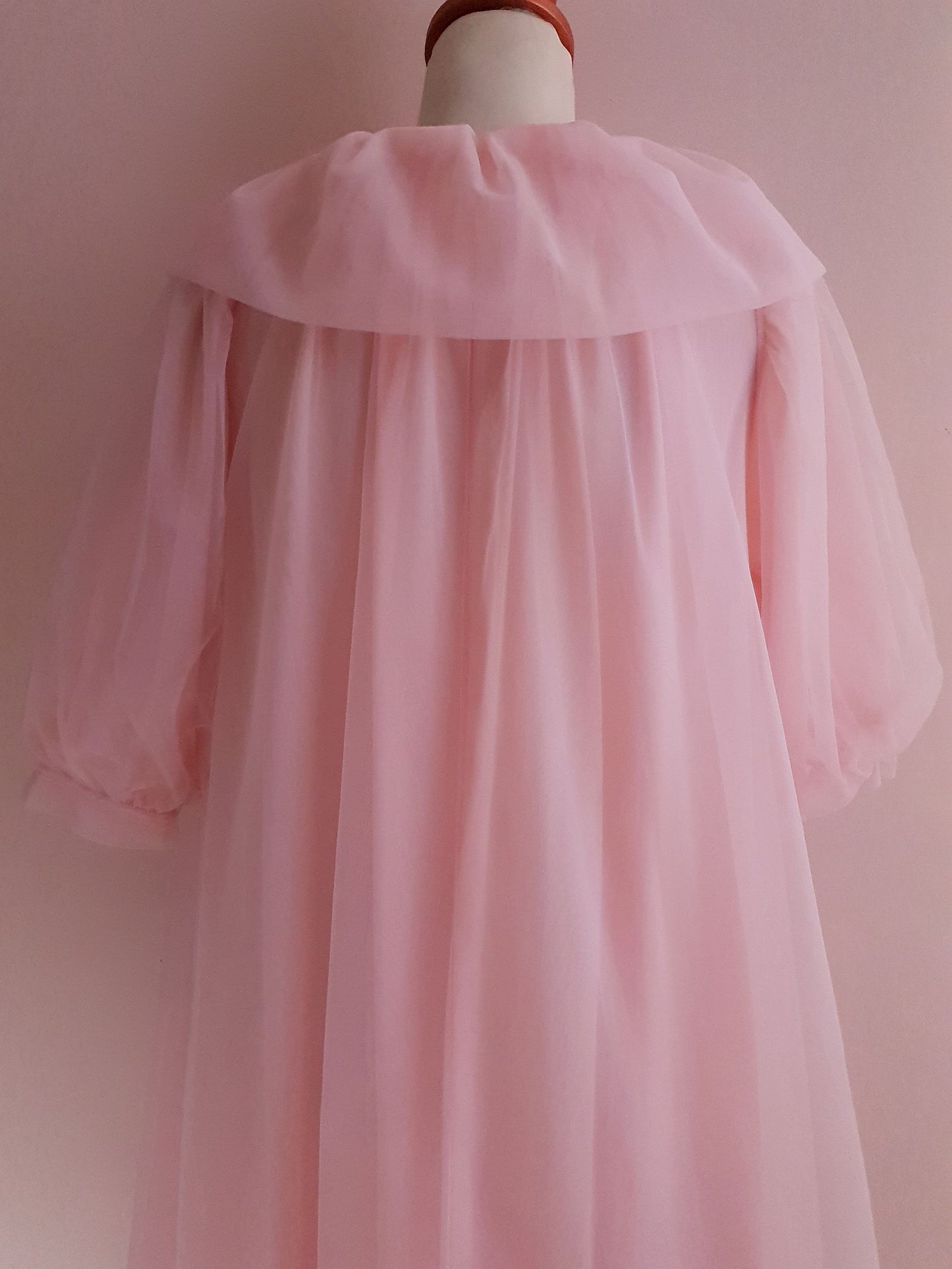 Boudoir Glamour 1960s Vintage Pale Pink Chiffon Dressing Gown Robe