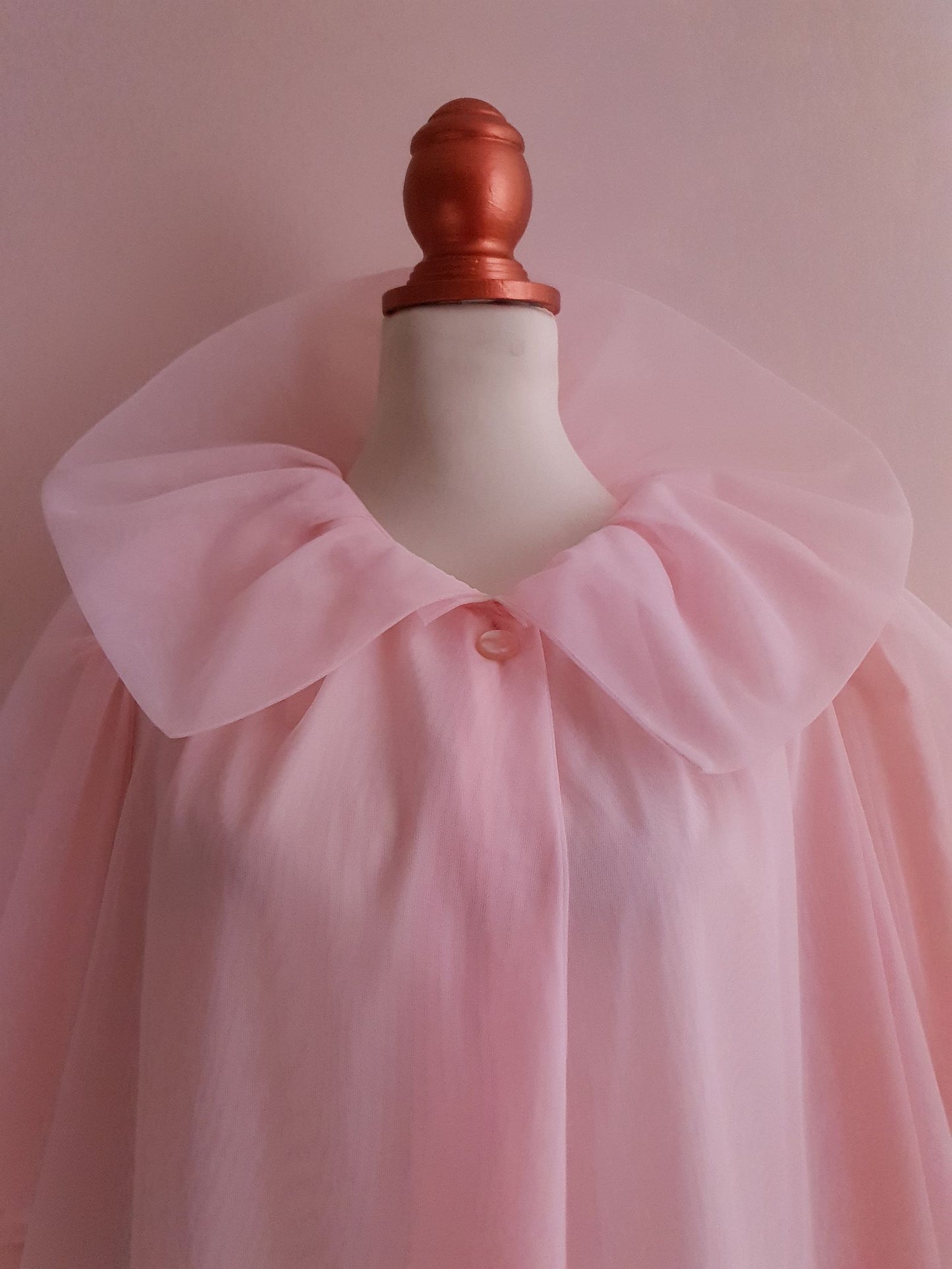 Boudoir Glamour 1960s Vintage Pale Pink Chiffon Dressing Gown Robe