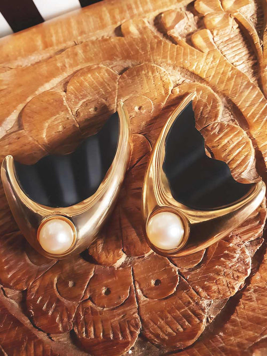 Vintage 1960s Faux Pearl Earrings Retro Gold Tone Black Wavy