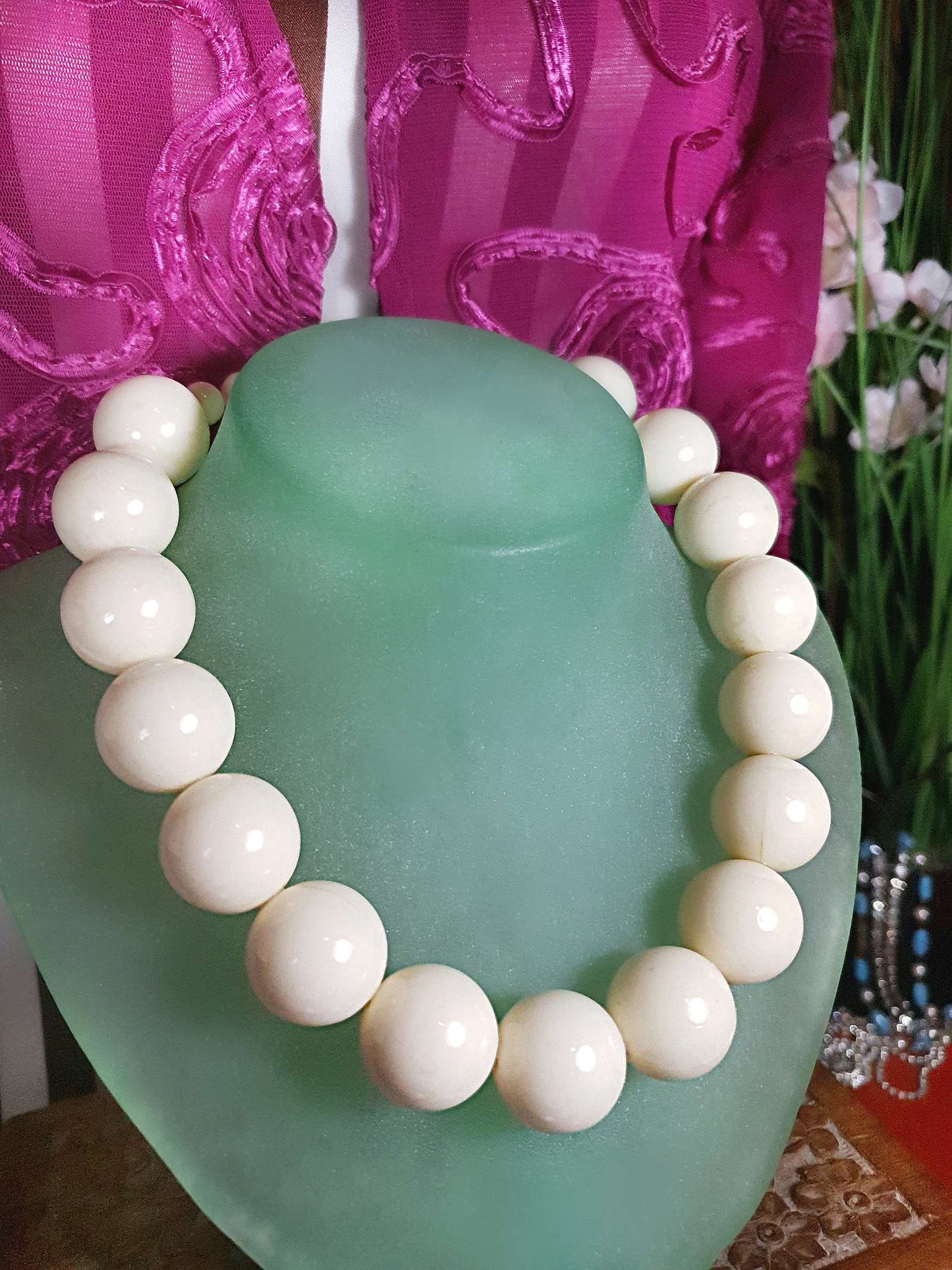 Vintage 1950s Chunky Cream Bead Choker Necklace 15.5" Retro Mid-Century