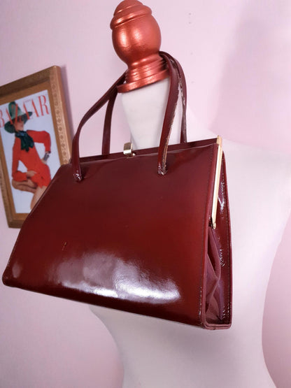 Divine 1950s Vintage Glossy Chestnut Patent Leather Handbag