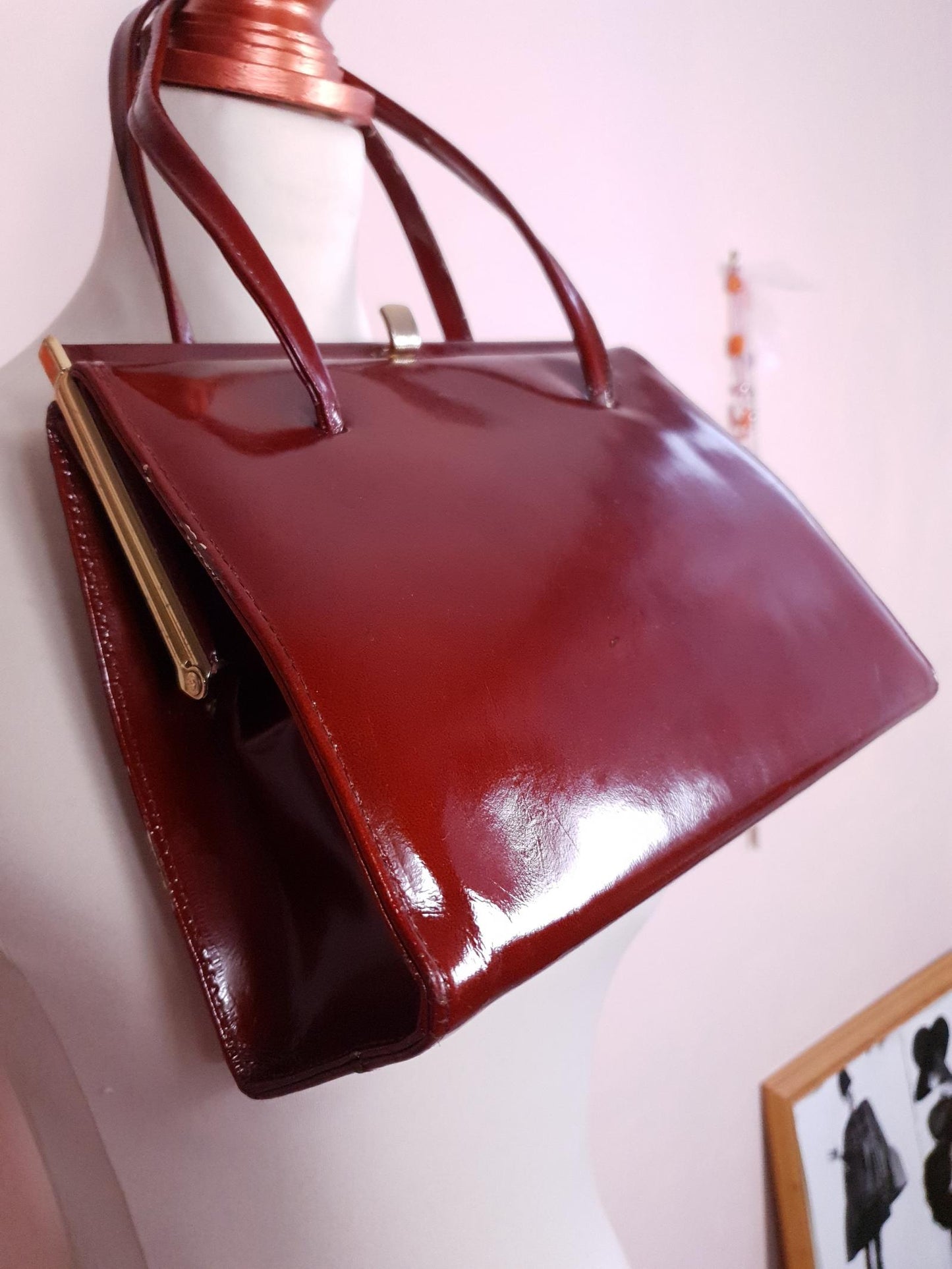 Divine 1950s Vintage Glossy Chestnut Patent Leather Handbag