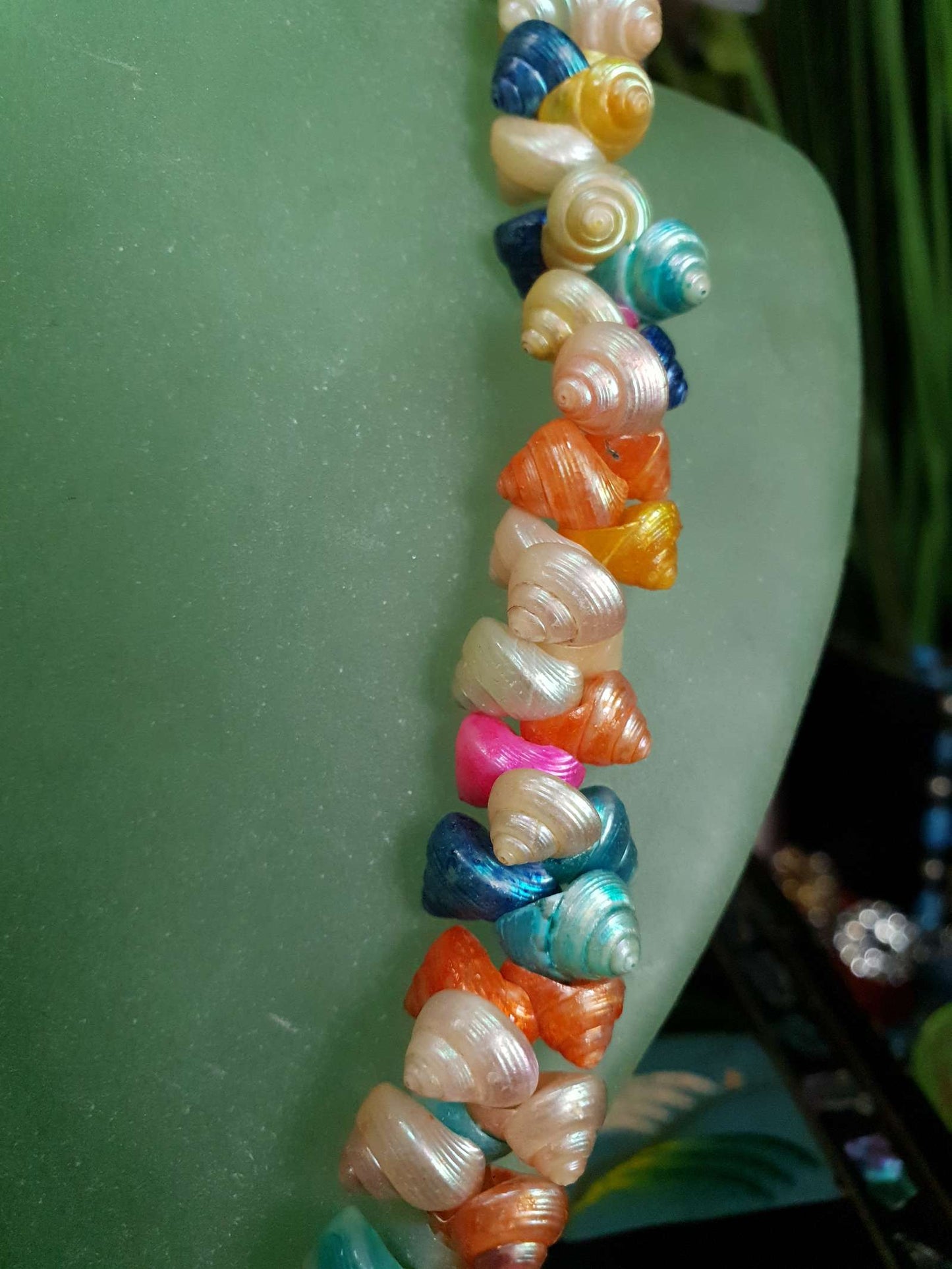 Vintage 1950s Trochus Shell Necklace 19" Iridescent Multi Coloured