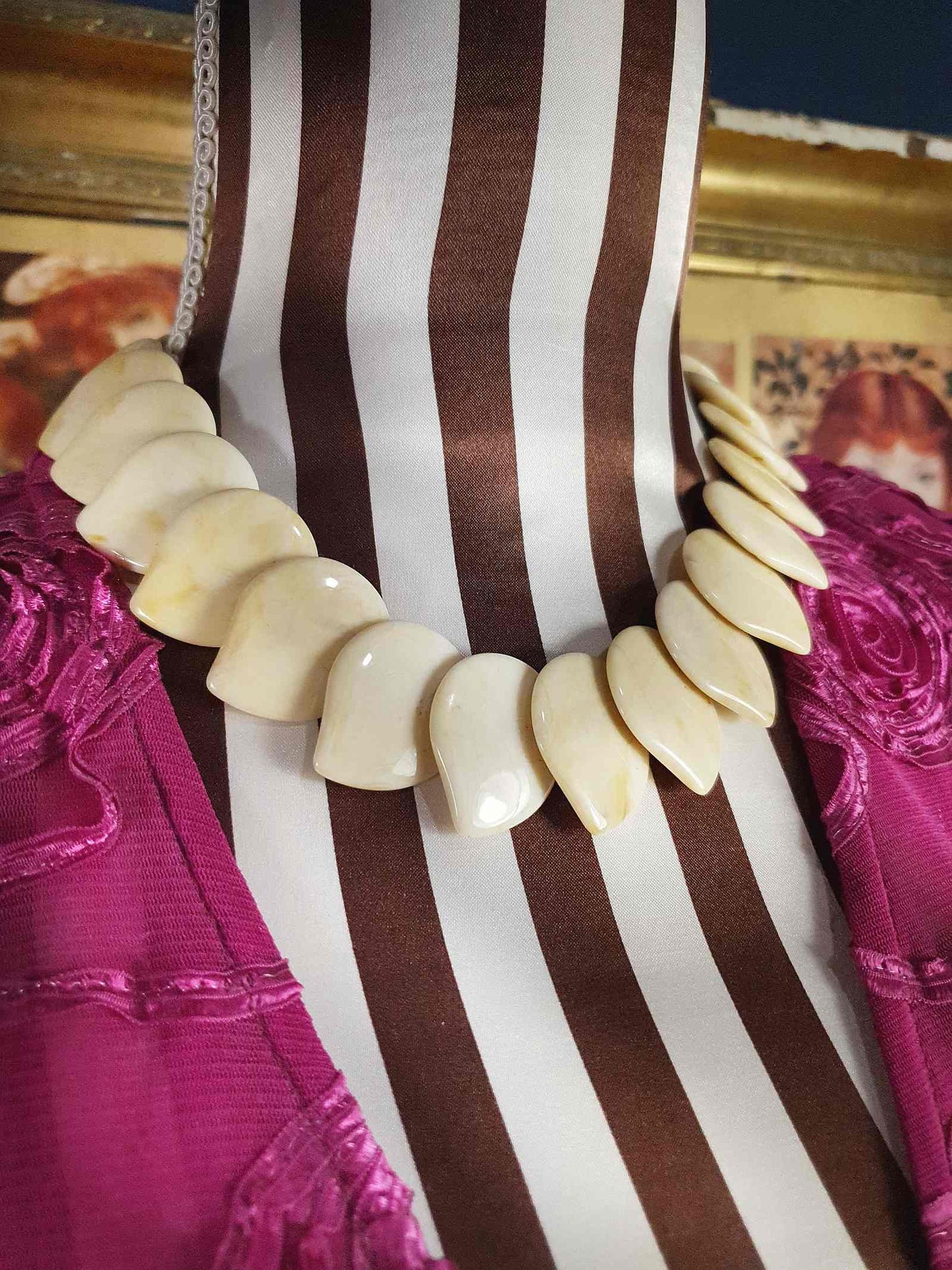 Vintage 1950s Cream Lucite Petal Necklace Choker Mid-Century Modern Retro MCM