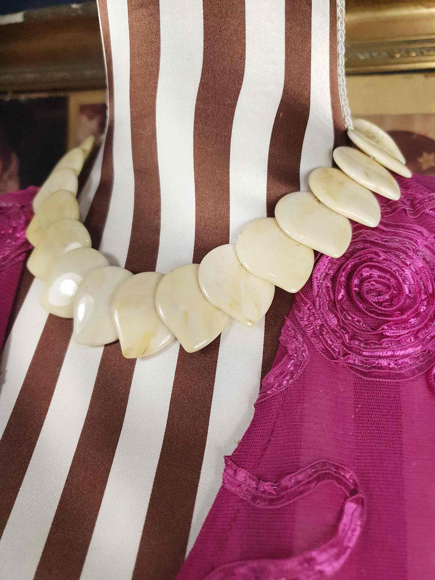 Vintage 1950s Cream Lucite Petal Necklace Choker Mid-Century Modern Retro MCM