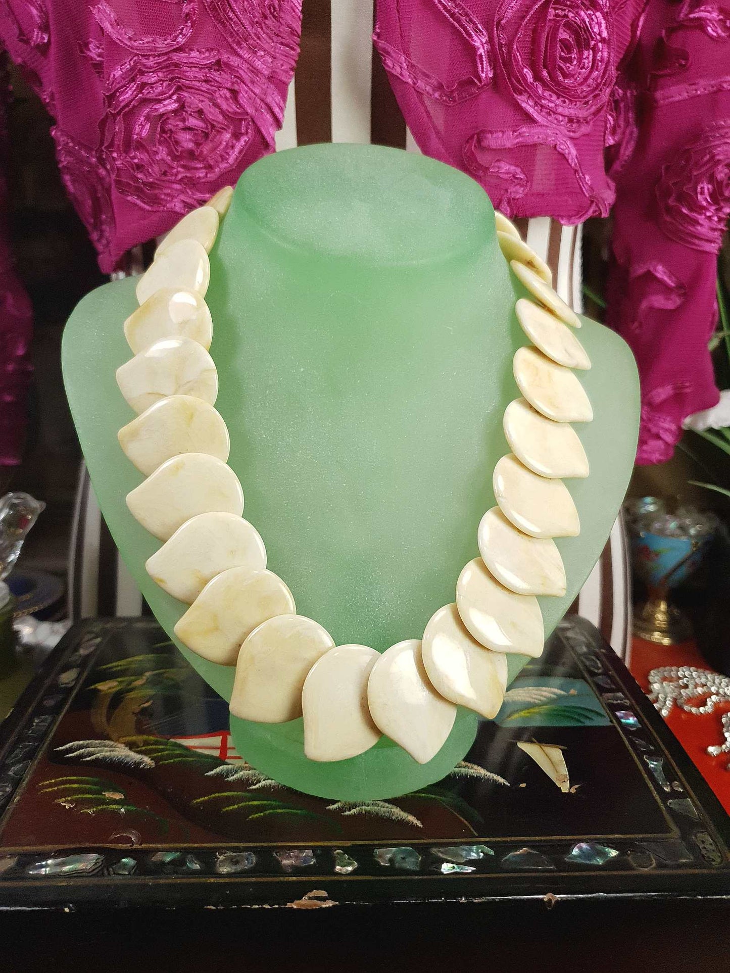 Vintage 1950s Cream Lucite Petal Necklace Choker Mid-Century Modern Retro MCM
