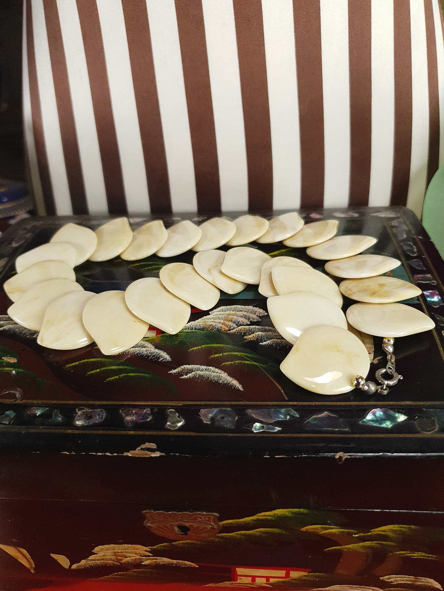 Vintage 1950s Cream Lucite Petal Necklace Choker Mid-Century Modern Retro MCM
