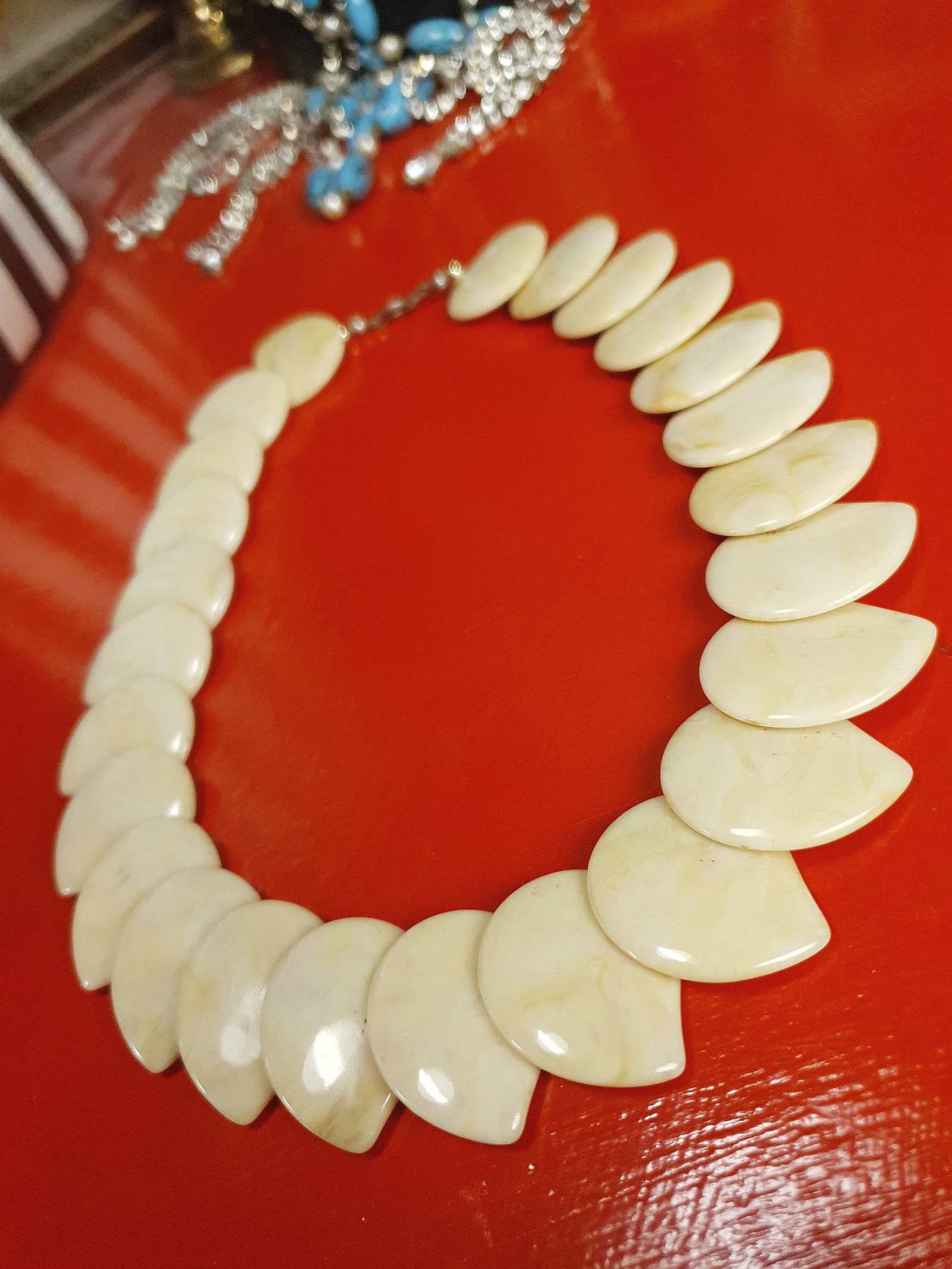 Vintage 1950s Cream Lucite Petal Necklace Choker Mid-Century Modern Retro MCM