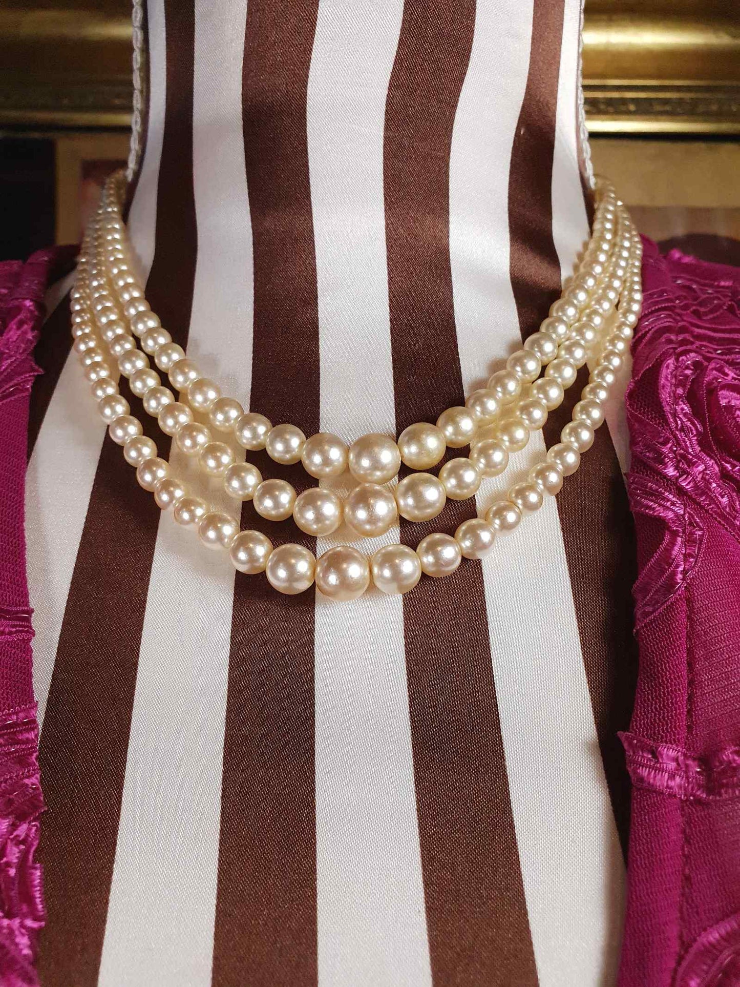 Vintage 1950s Pearl Necklace 17" Three Strand Graduated Cream Pearls