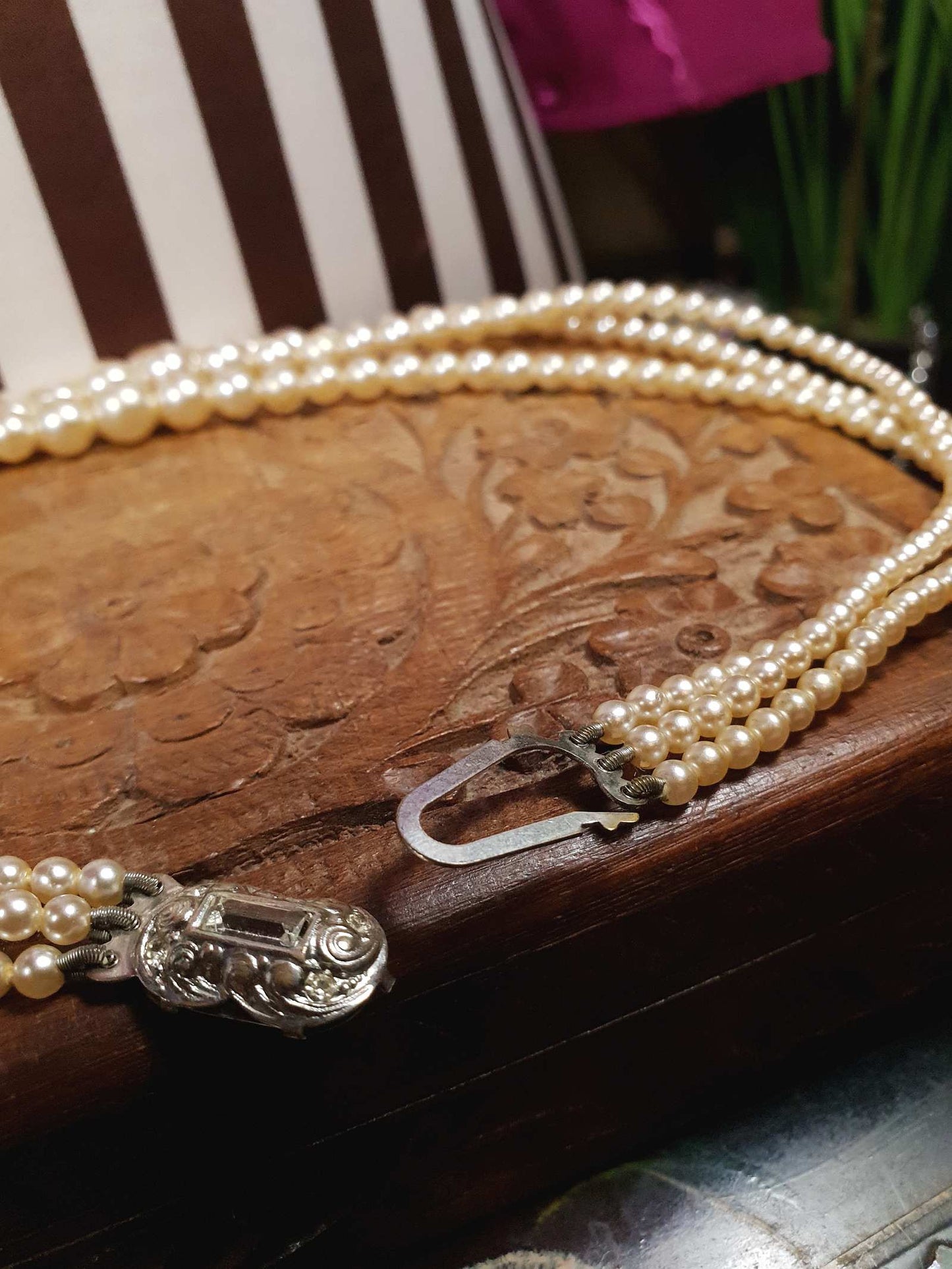 Vintage 1950s Pearl Necklace 17" Three Strand Graduated Cream Pearls