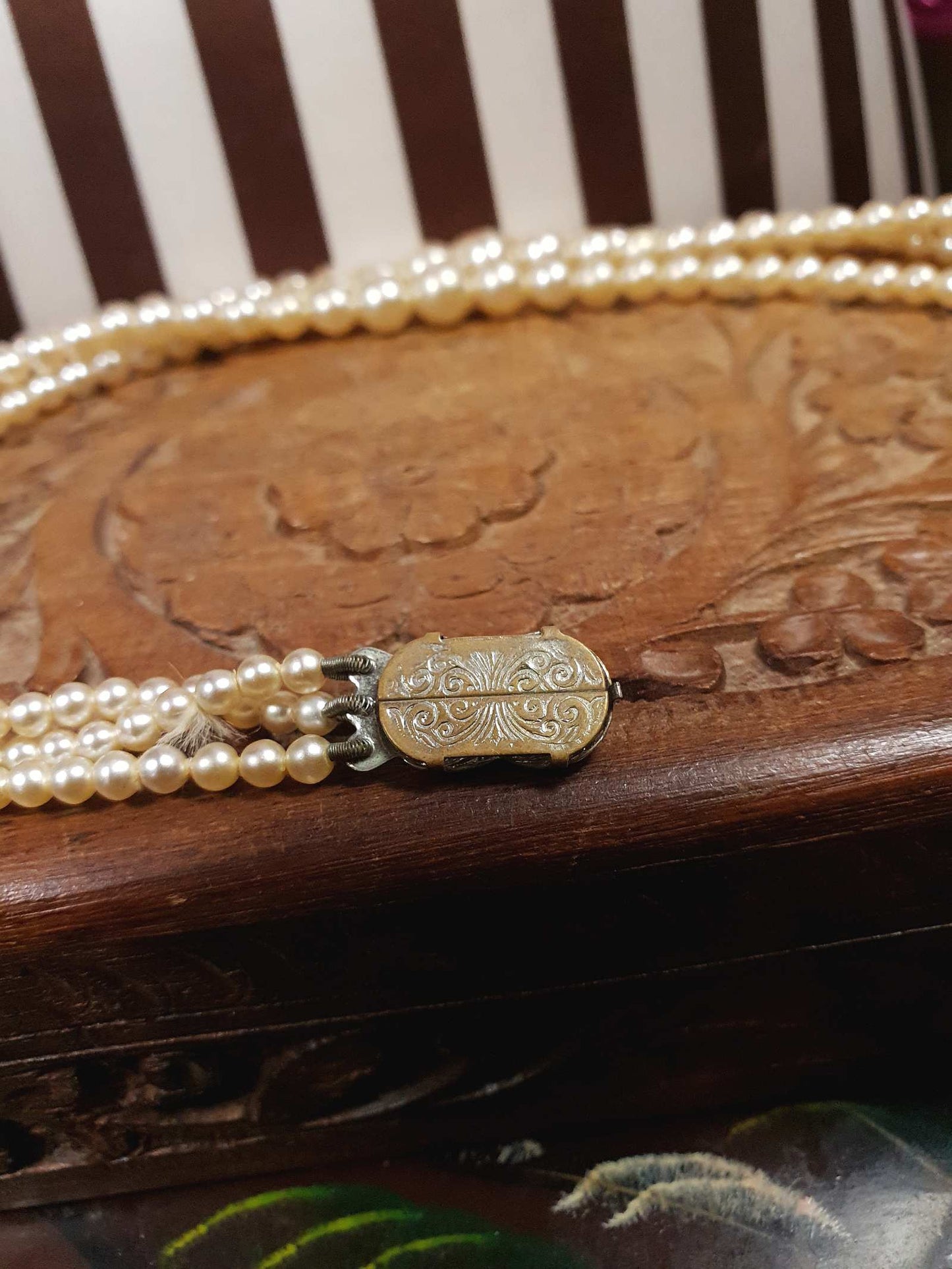 Vintage 1950s Pearl Necklace 17" Three Strand Graduated Cream Pearls