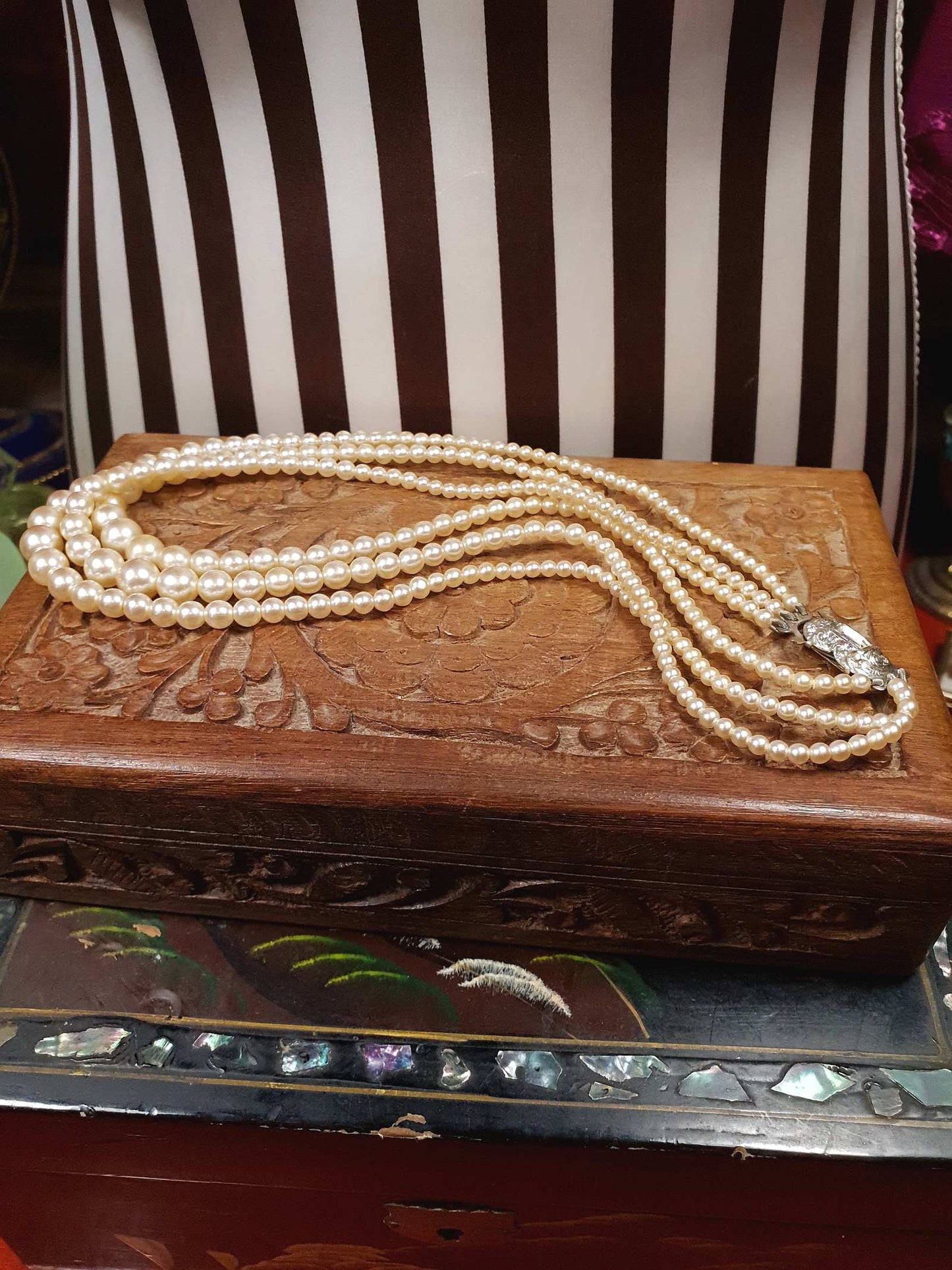 Vintage 1950s Pearl Necklace 17" Three Strand Graduated Cream Pearls
