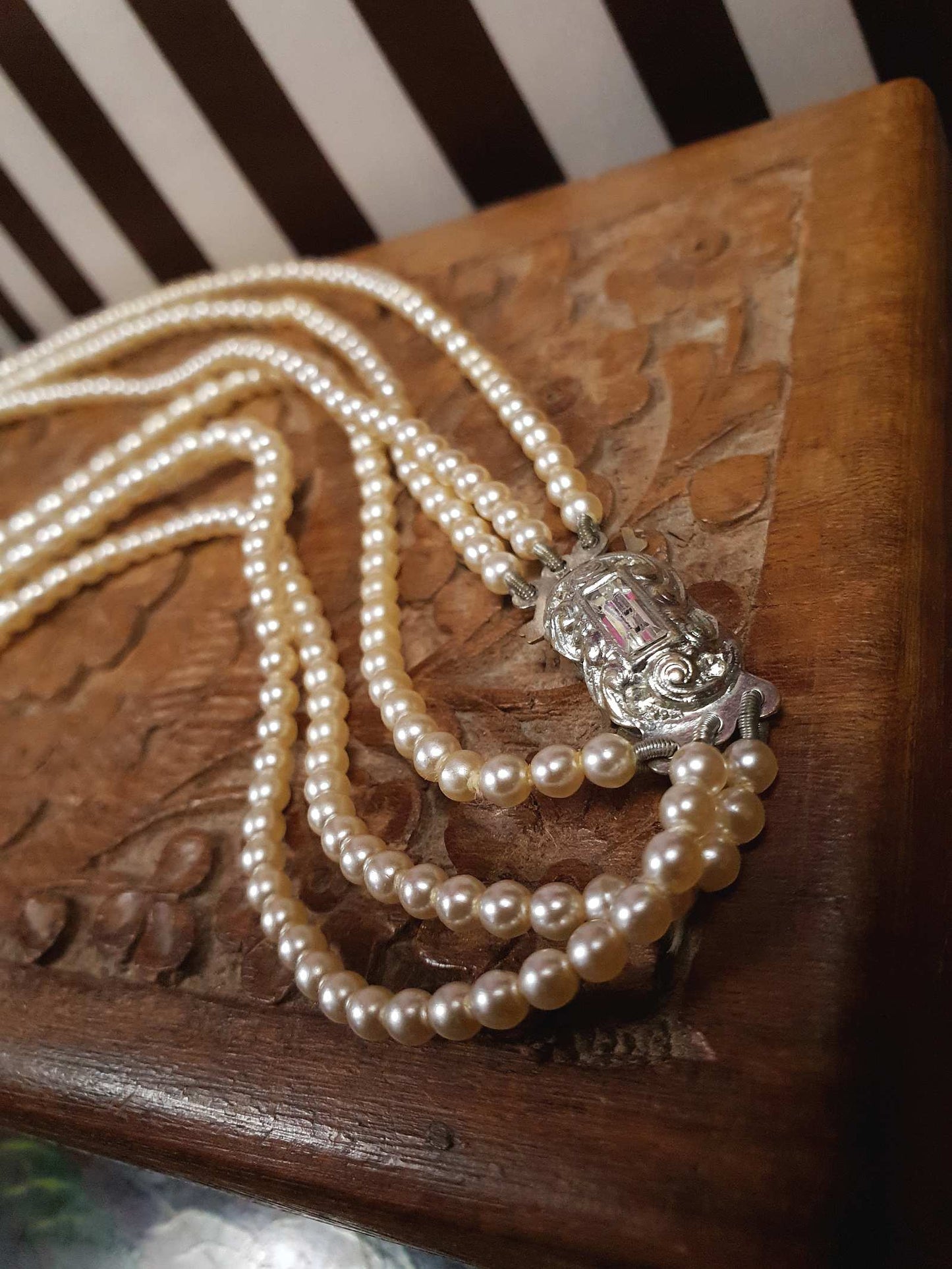 Vintage 1950s Pearl Necklace 17" Three Strand Graduated Cream Pearls