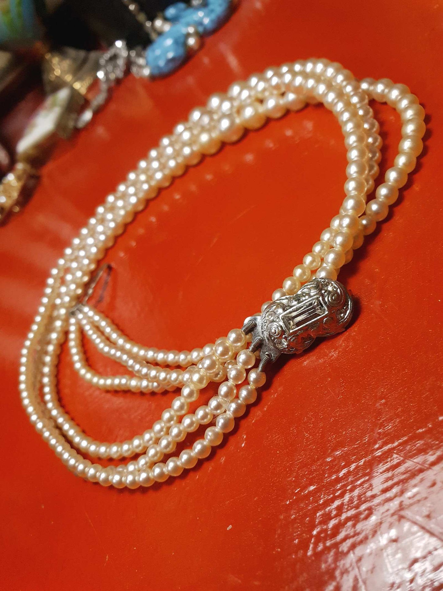 Vintage 1950s Pearl Necklace 17" Three Strand Graduated Cream Pearls