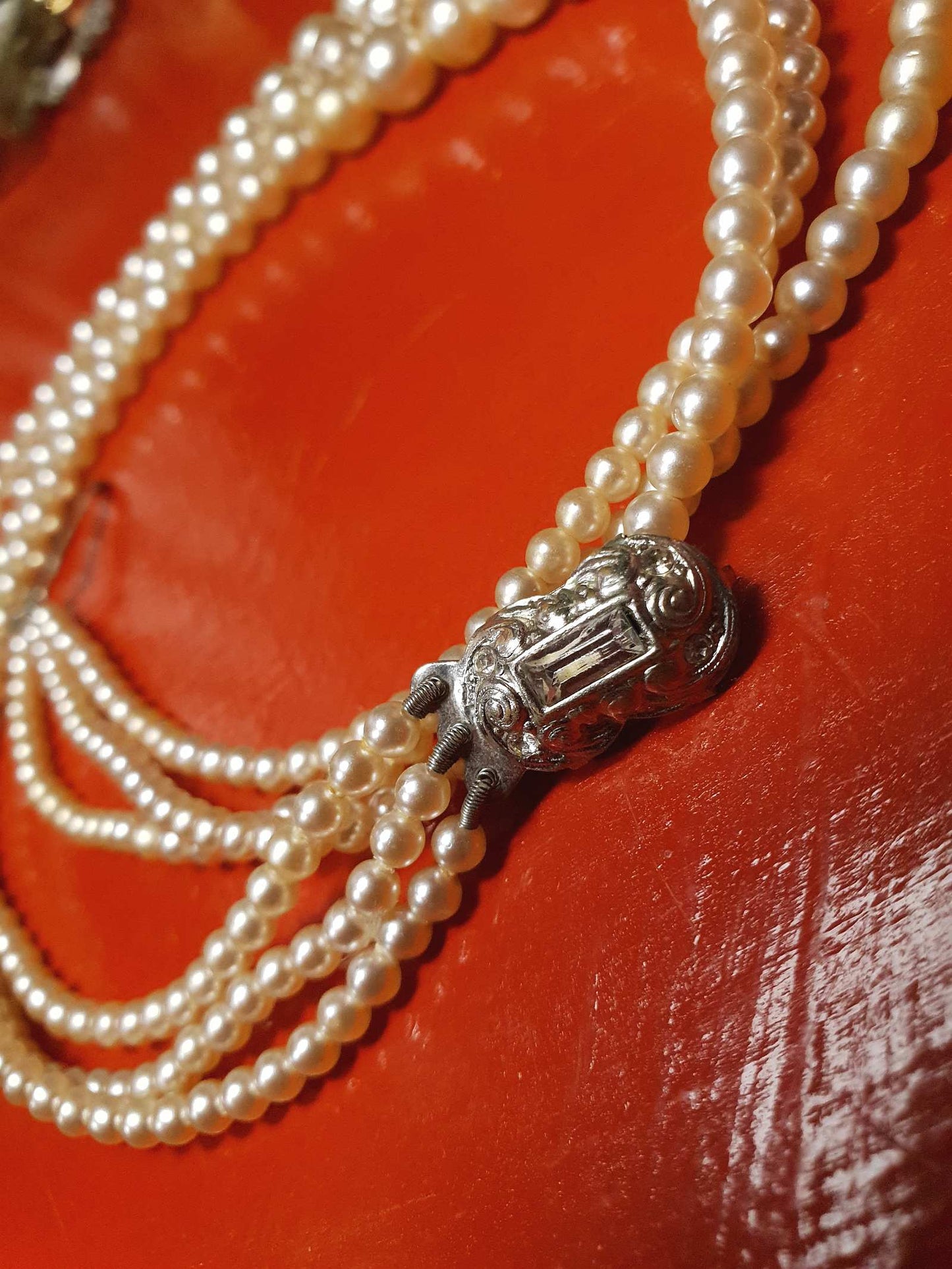 Vintage 1950s Pearl Necklace 17" Three Strand Graduated Cream Pearls