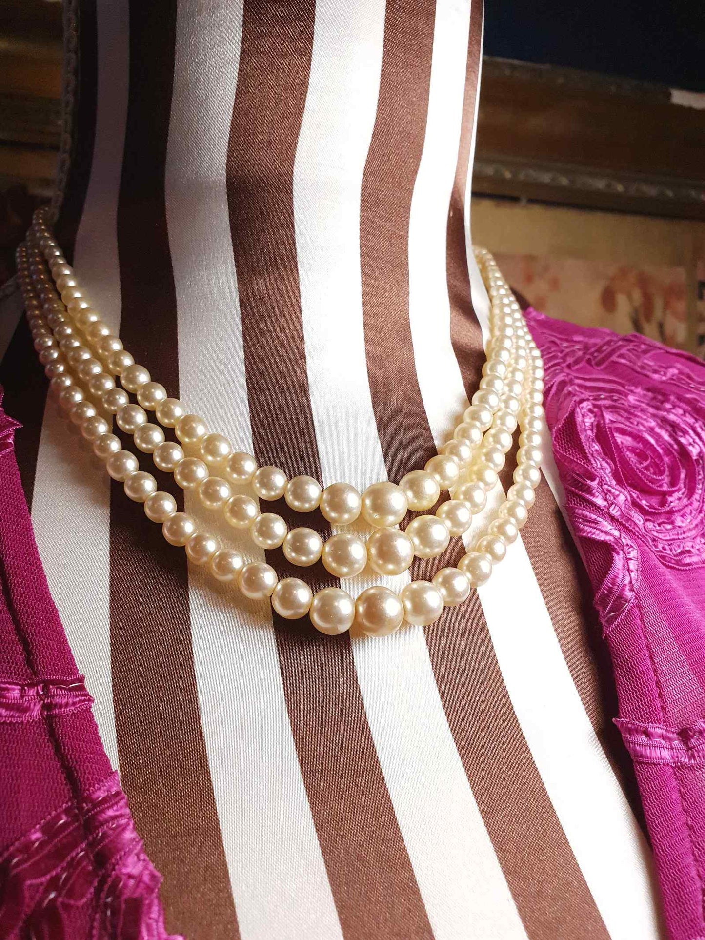 Vintage 1950s Pearl Necklace 17" Three Strand Graduated Cream Pearls