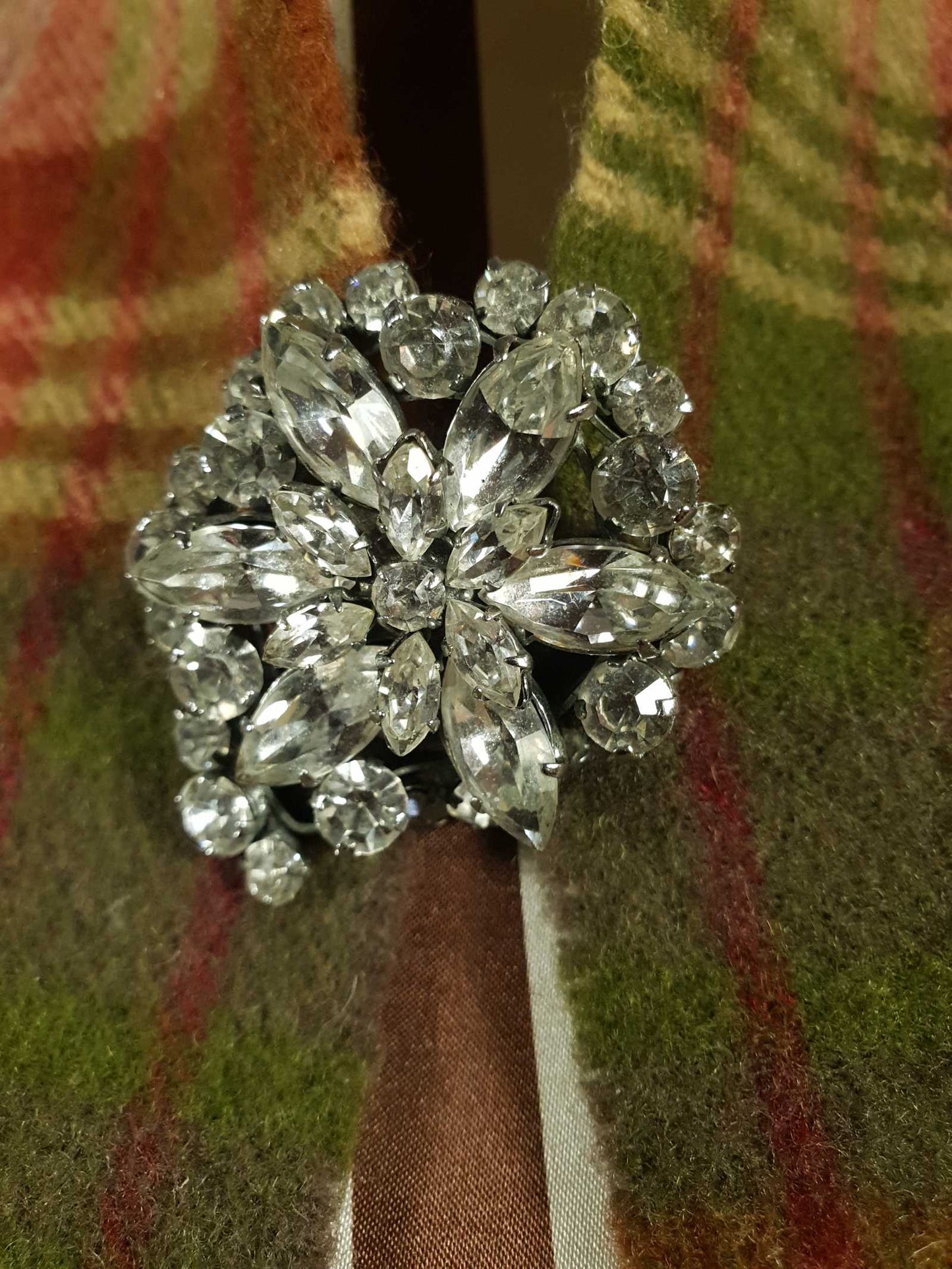 Vintage 1950s Rhinestone Flower Brooch Silver Tone Diamante Pin Clear