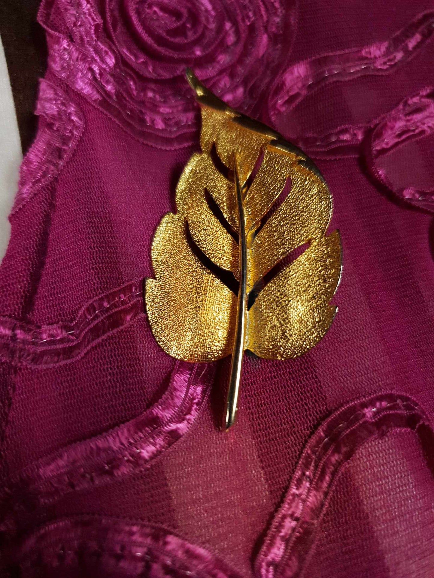 Vintage 1960s Leaf Brooch Gold Tone Classic Retro