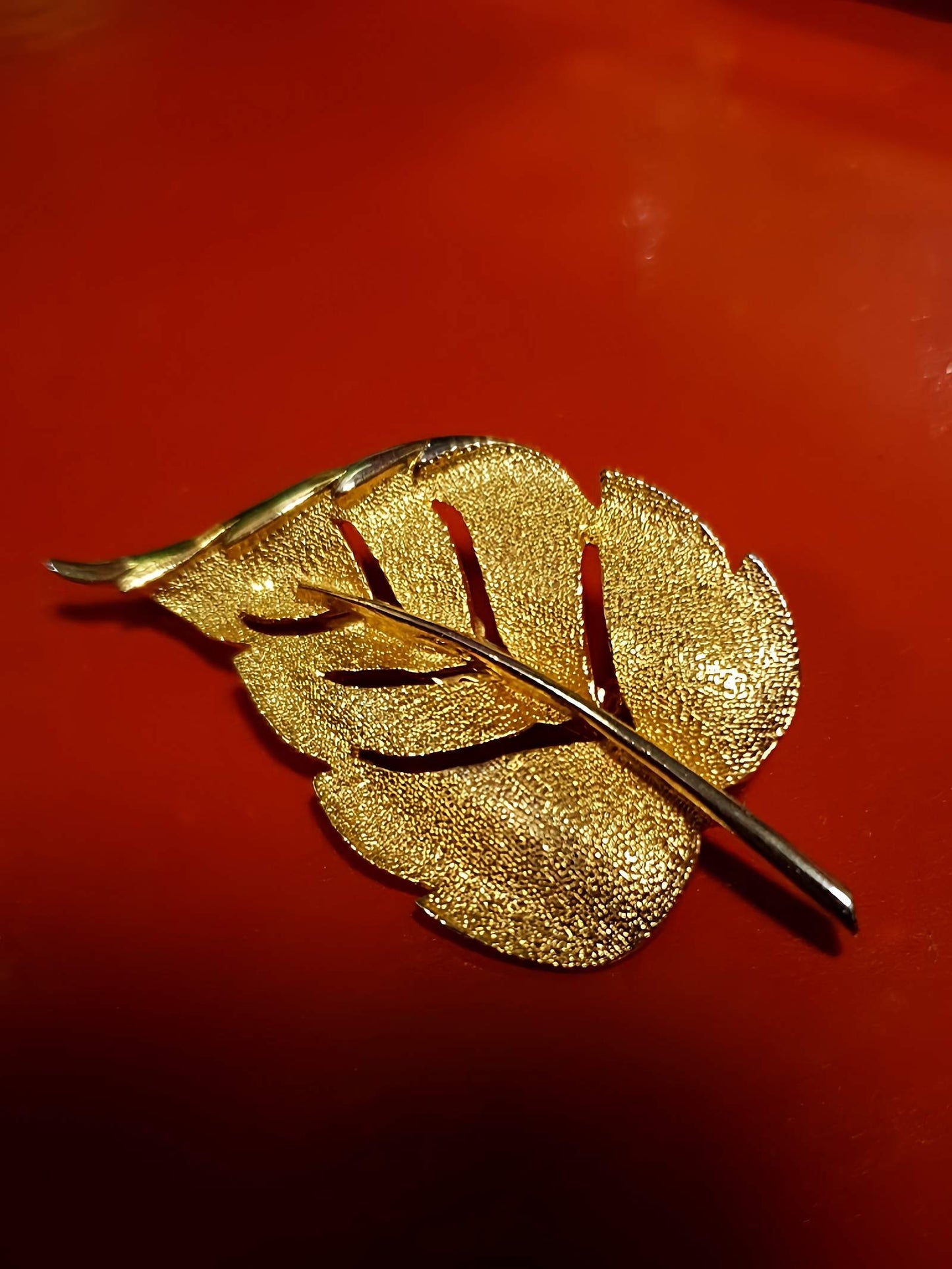 Vintage 1960s Leaf Brooch Gold Tone Classic Retro