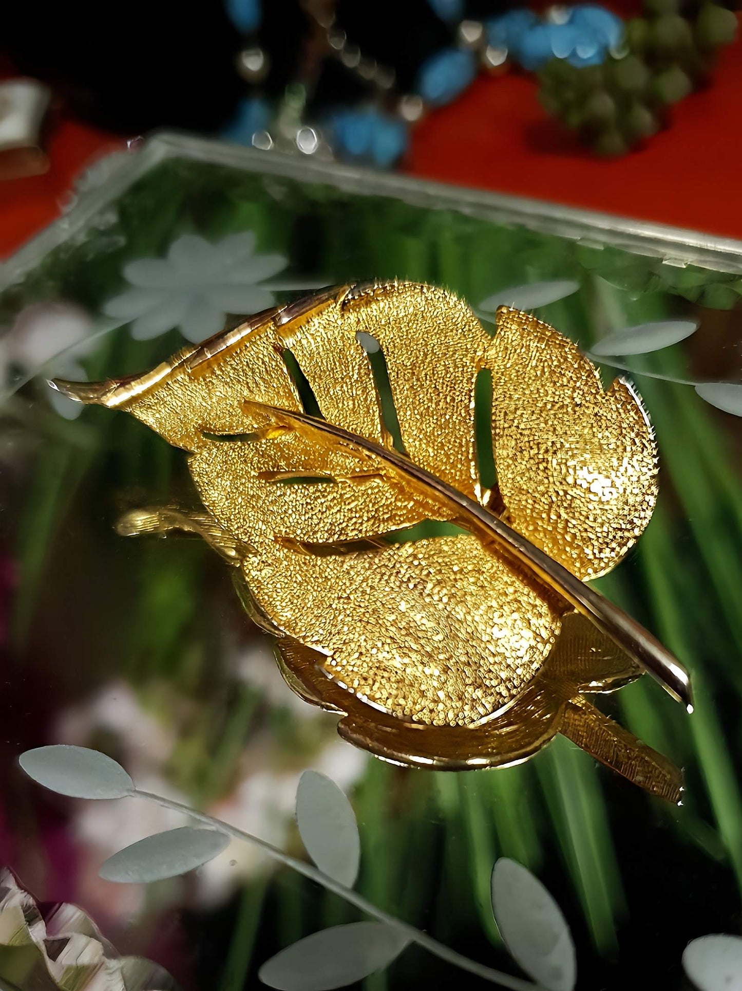Vintage 1960s Leaf Brooch Gold Tone Classic Retro