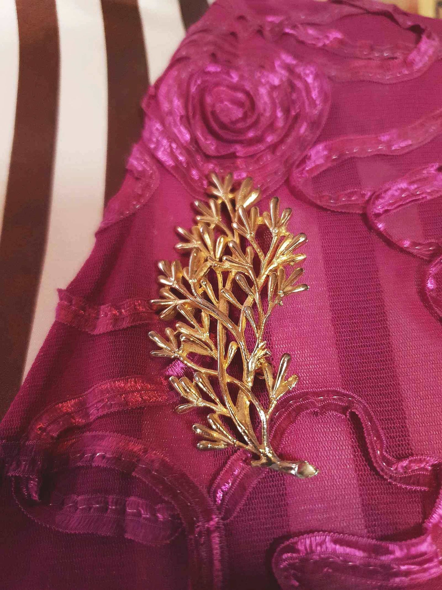 Vintage Large Leaf Sprig Brooch Gold Tone Branch Leaves 1960s