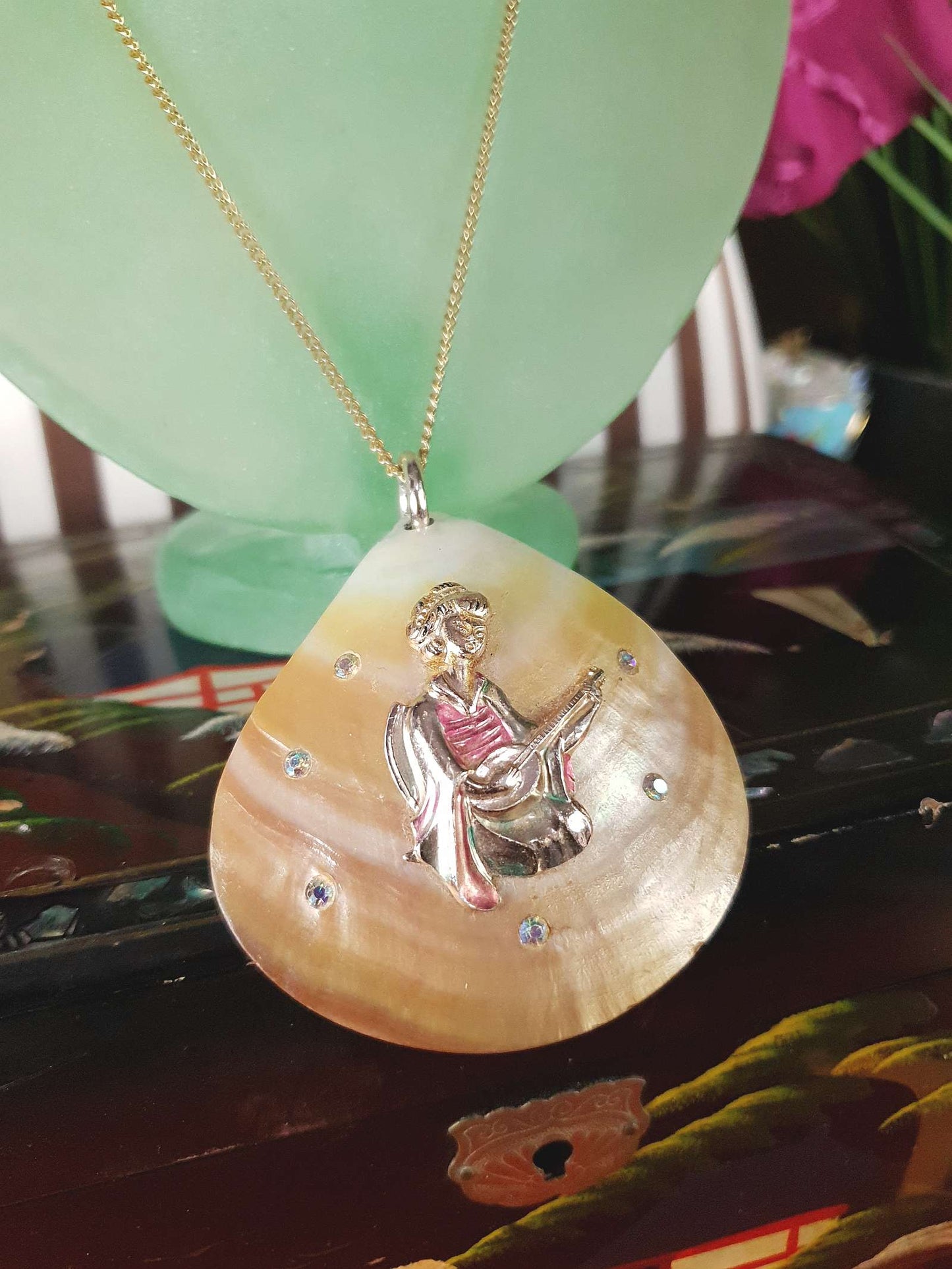 Vintage 1960s Mother-of-Pearl Japanese Necklace Pendant Geisha Japan