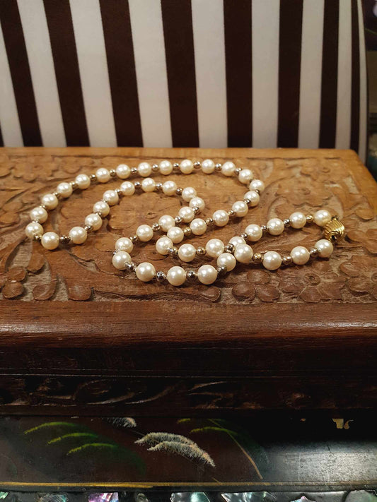 Vintage 1960s White Pearl Necklace 18" Glass Pearls Retro